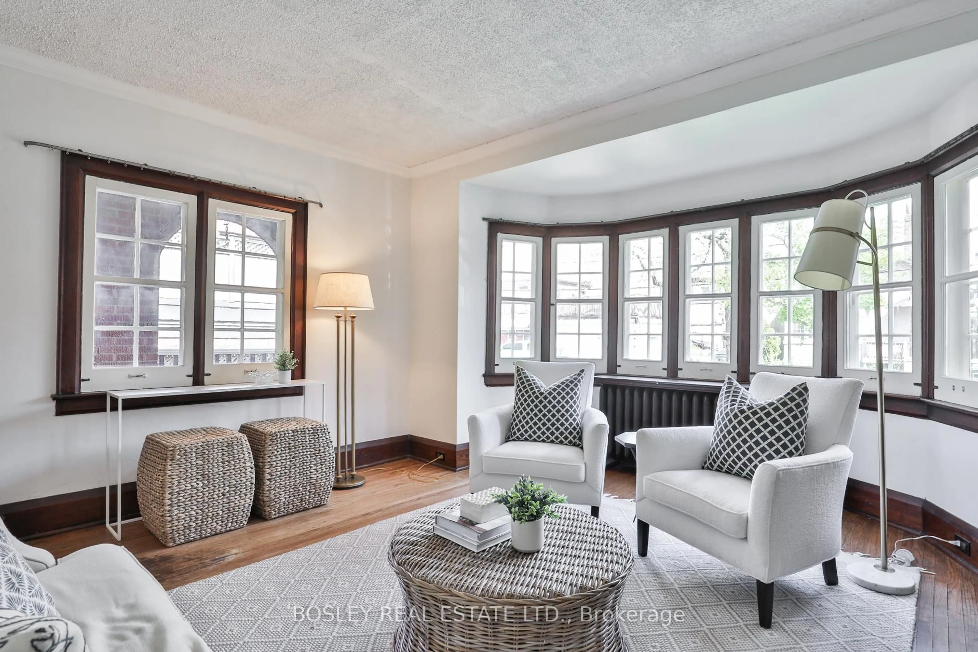Living room with furniture, unknown for 329 Millwood Rd, Toronto Ontario M4S 1J9