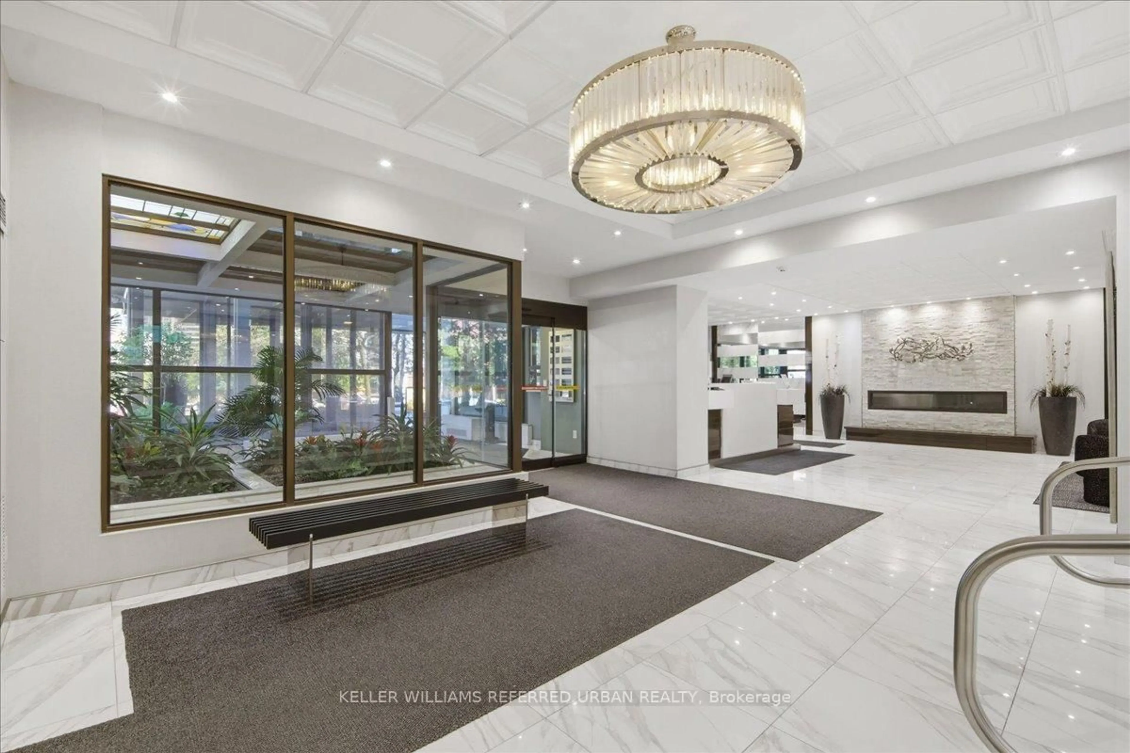 Indoor foyer for 33 Elmhurst Ave #2009, Toronto Ontario M2N 6G8