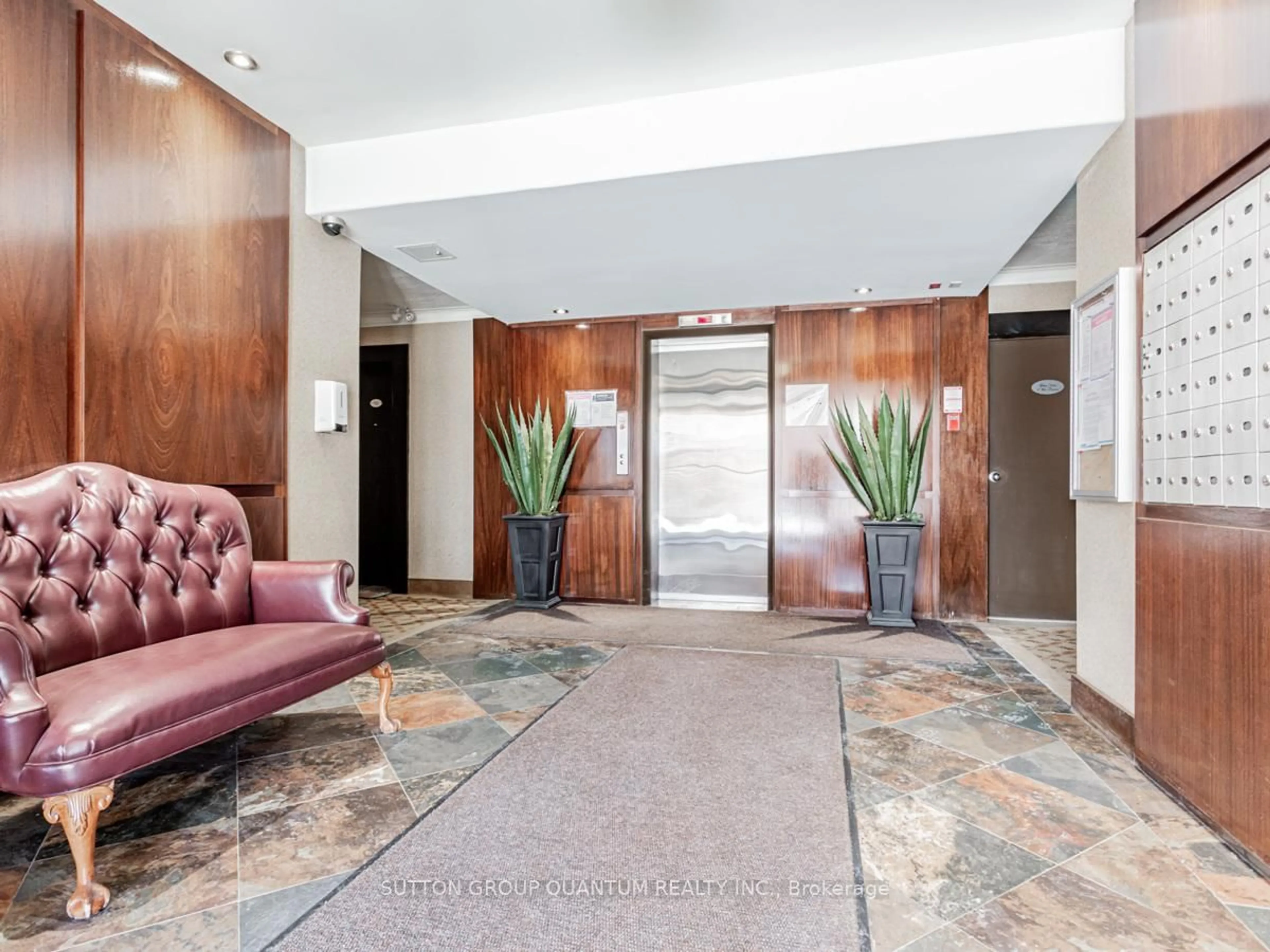 Lobby for 2550 Bathurst St #Suite 218, Toronto Ontario M6B 2Z2