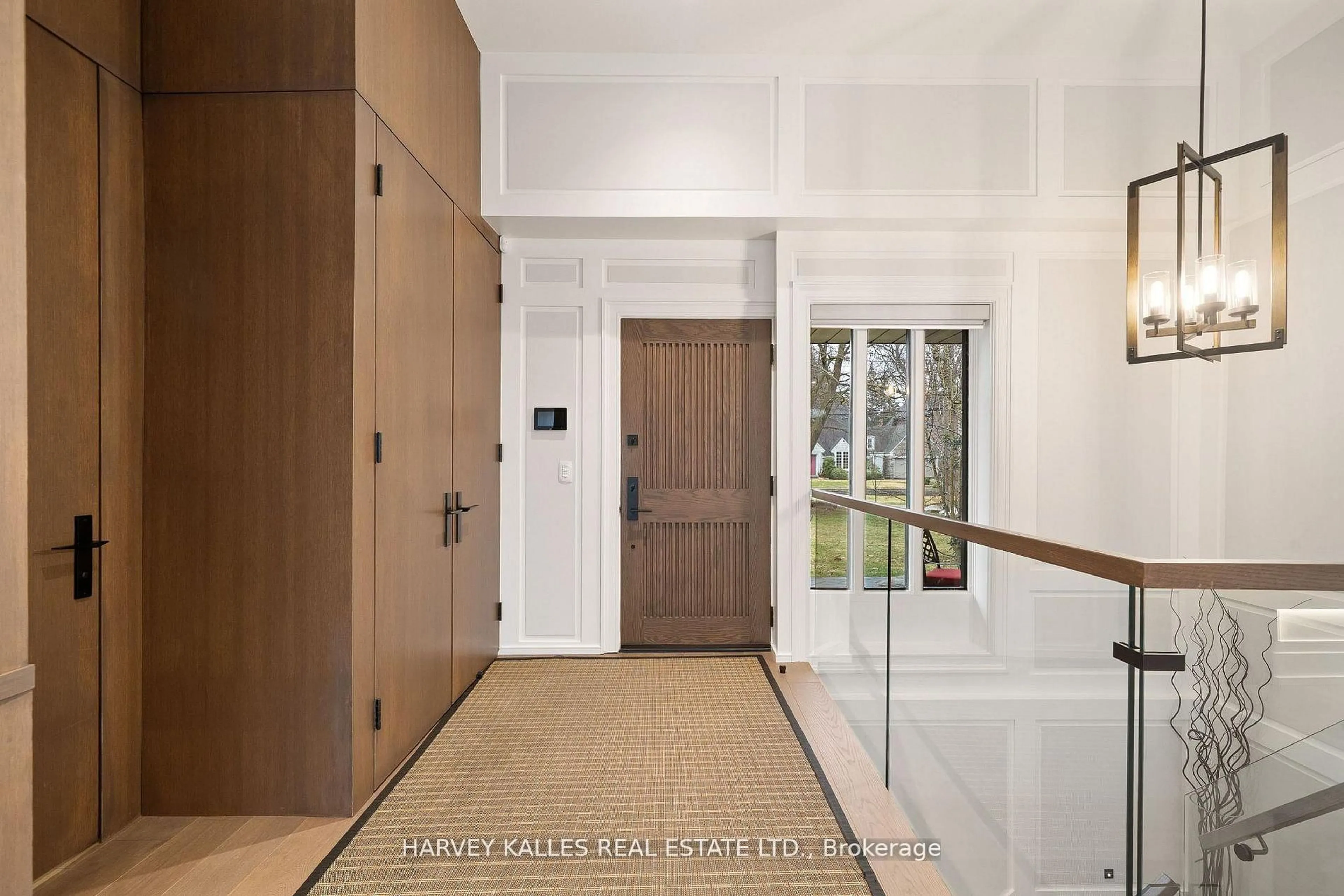 Indoor foyer for 140 Sandringham Dr, Toronto Ontario M3H 1E3