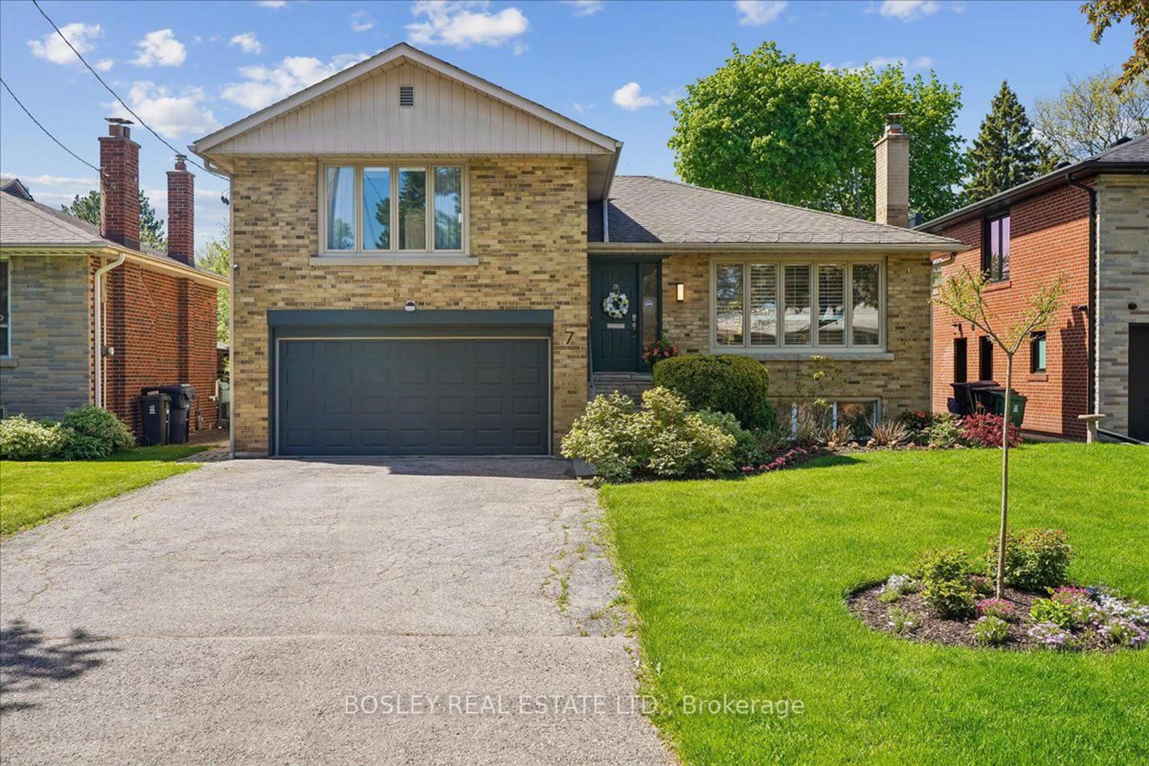 Home with brick exterior material, street for 7 Howard Dr, Toronto Ontario M2K 1K4