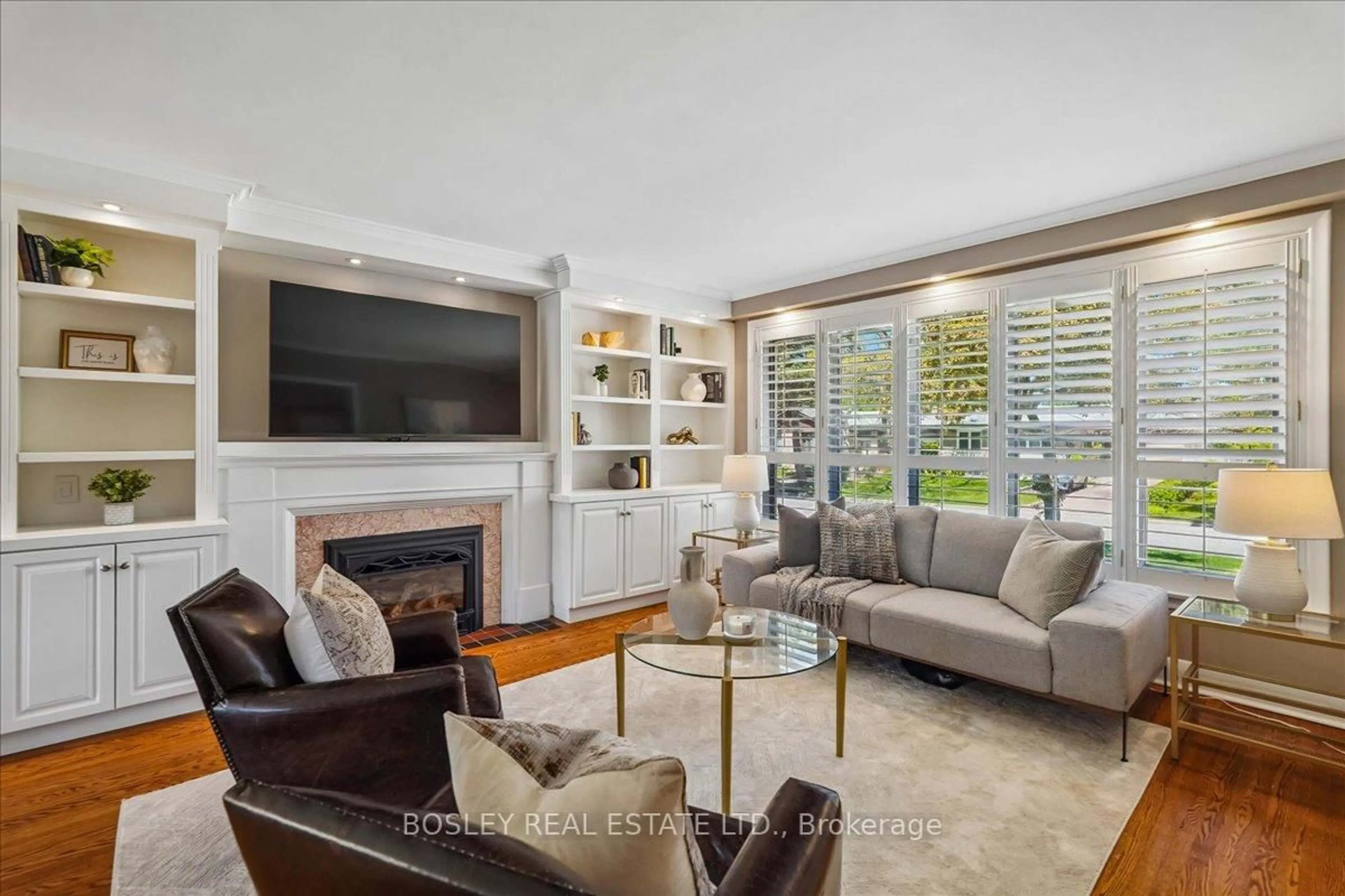 Living room with furniture, unknown for 7 Howard Dr, Toronto Ontario M2K 1K4