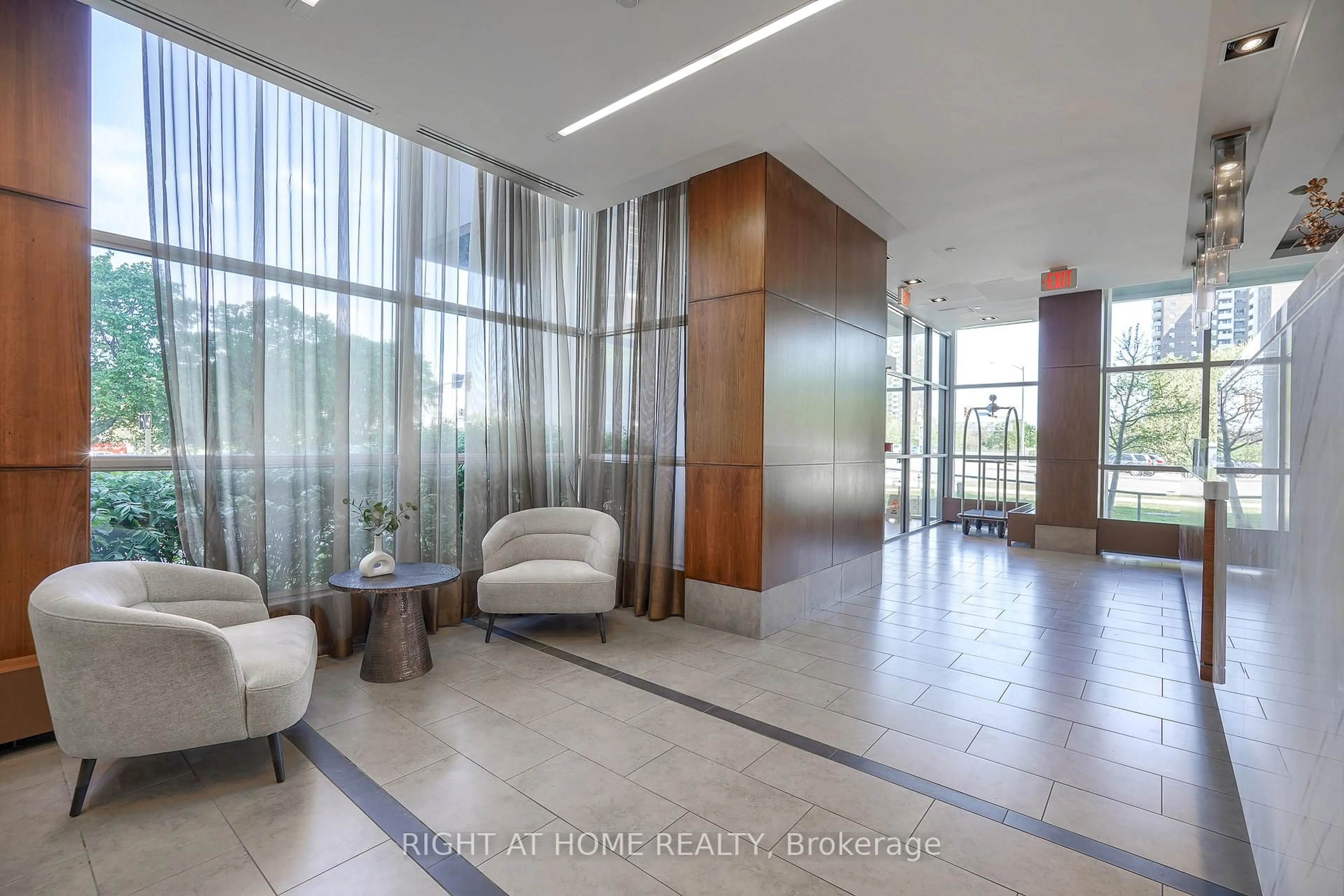 Indoor foyer for 2015 Sheppard Ave #3802, Toronto Ontario M2J 0B3