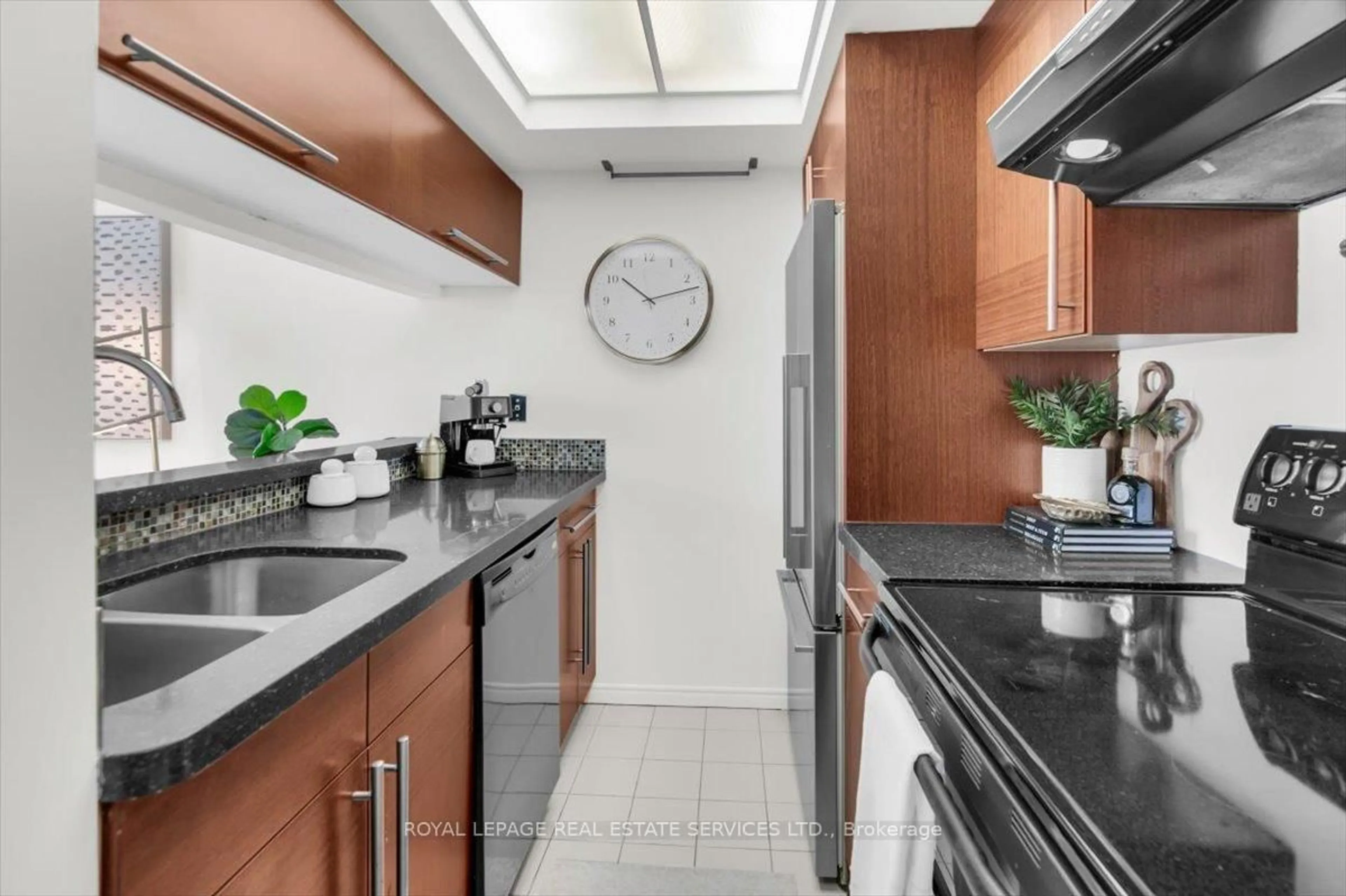 Standard kitchen, ceramic/tile floor for 222 The Esplanade #1202, Toronto Ontario M5A 4M8