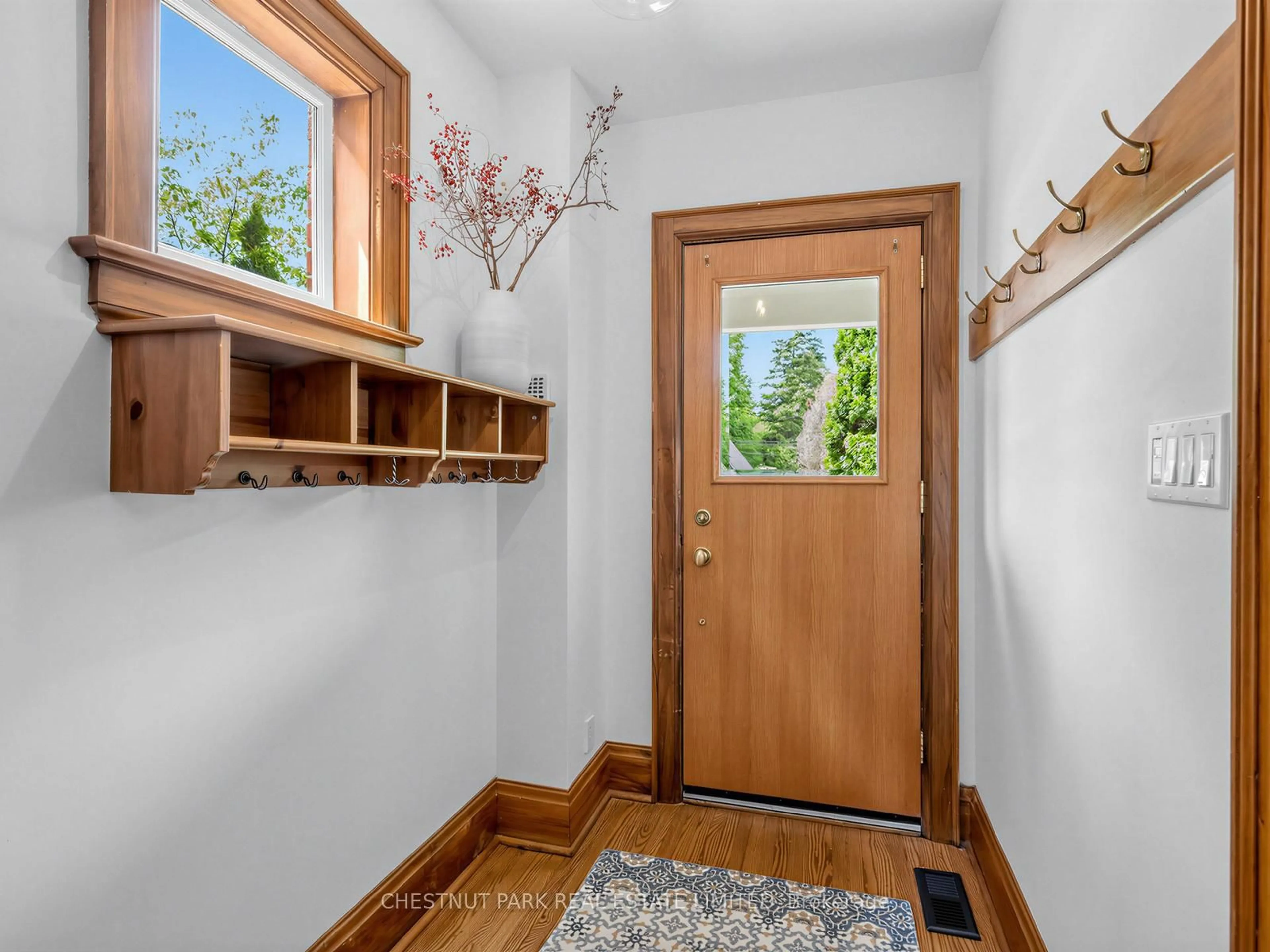 Indoor entryway for 43 Acacia Rd, Toronto Ontario M4S 2K6