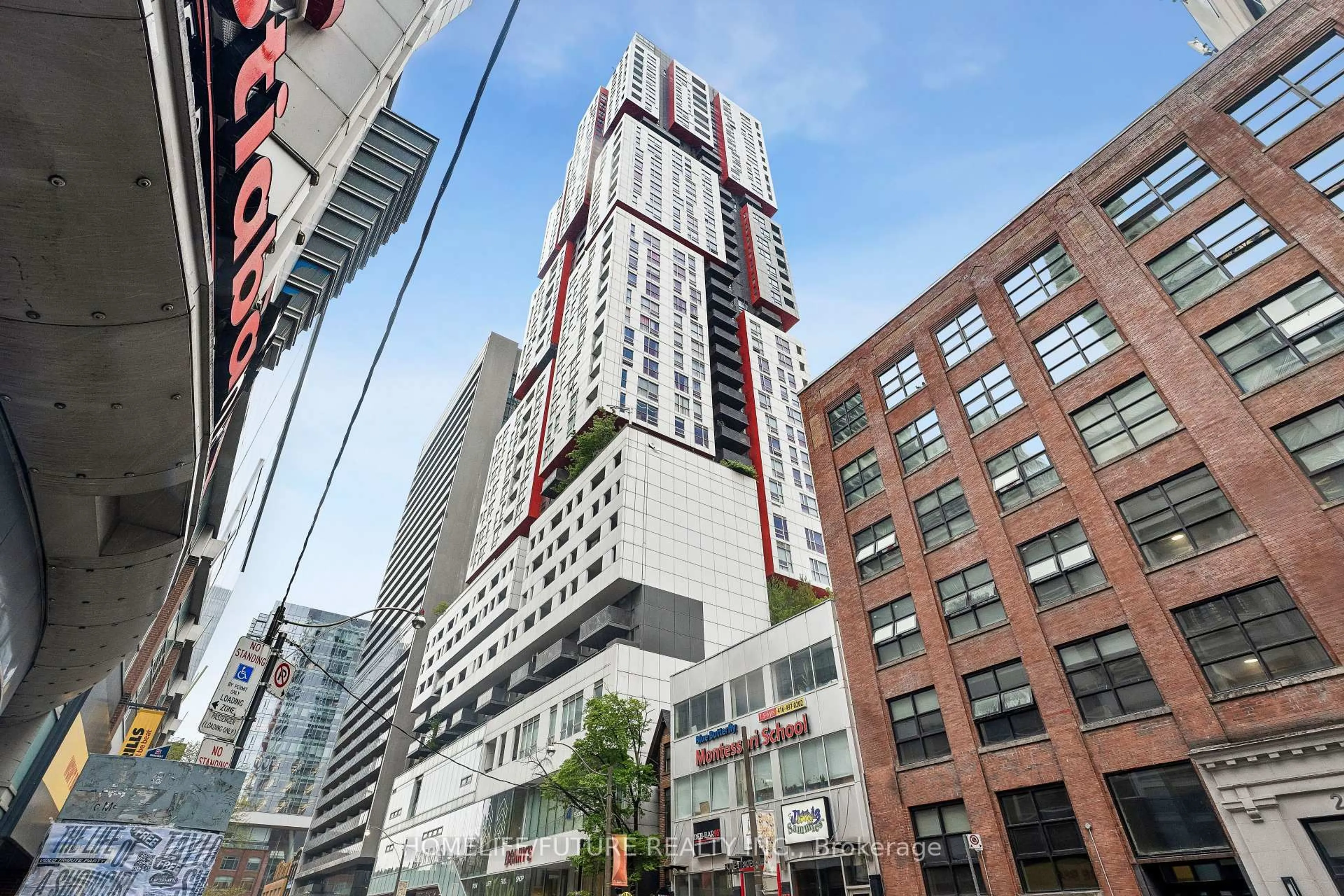 Patio, building for 318 Richmond St #3805, Toronto Ontario M5V 0B4