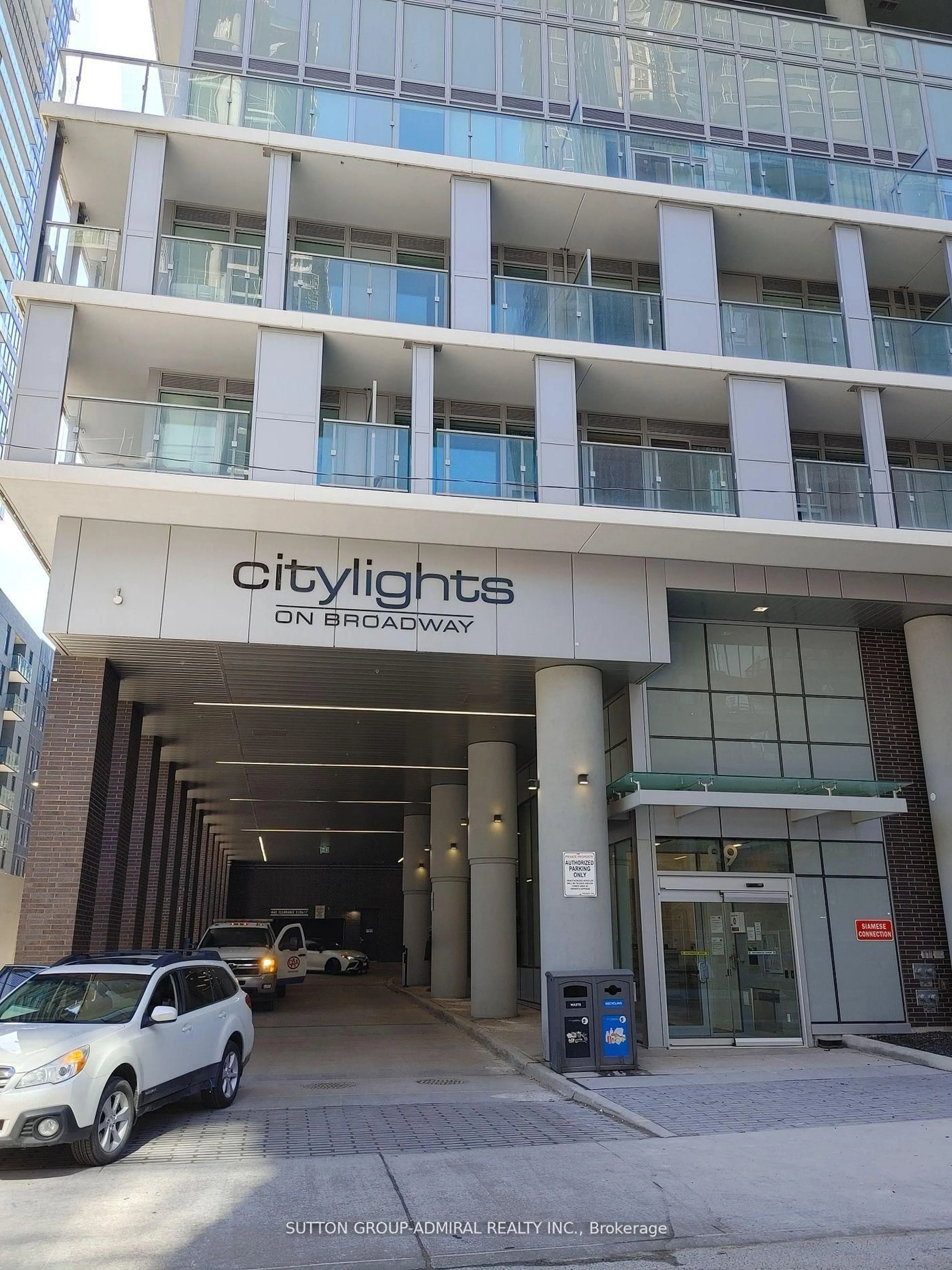 Indoor foyer for 99 Broadway Ave #3410, Toronto Ontario M4P 0E3