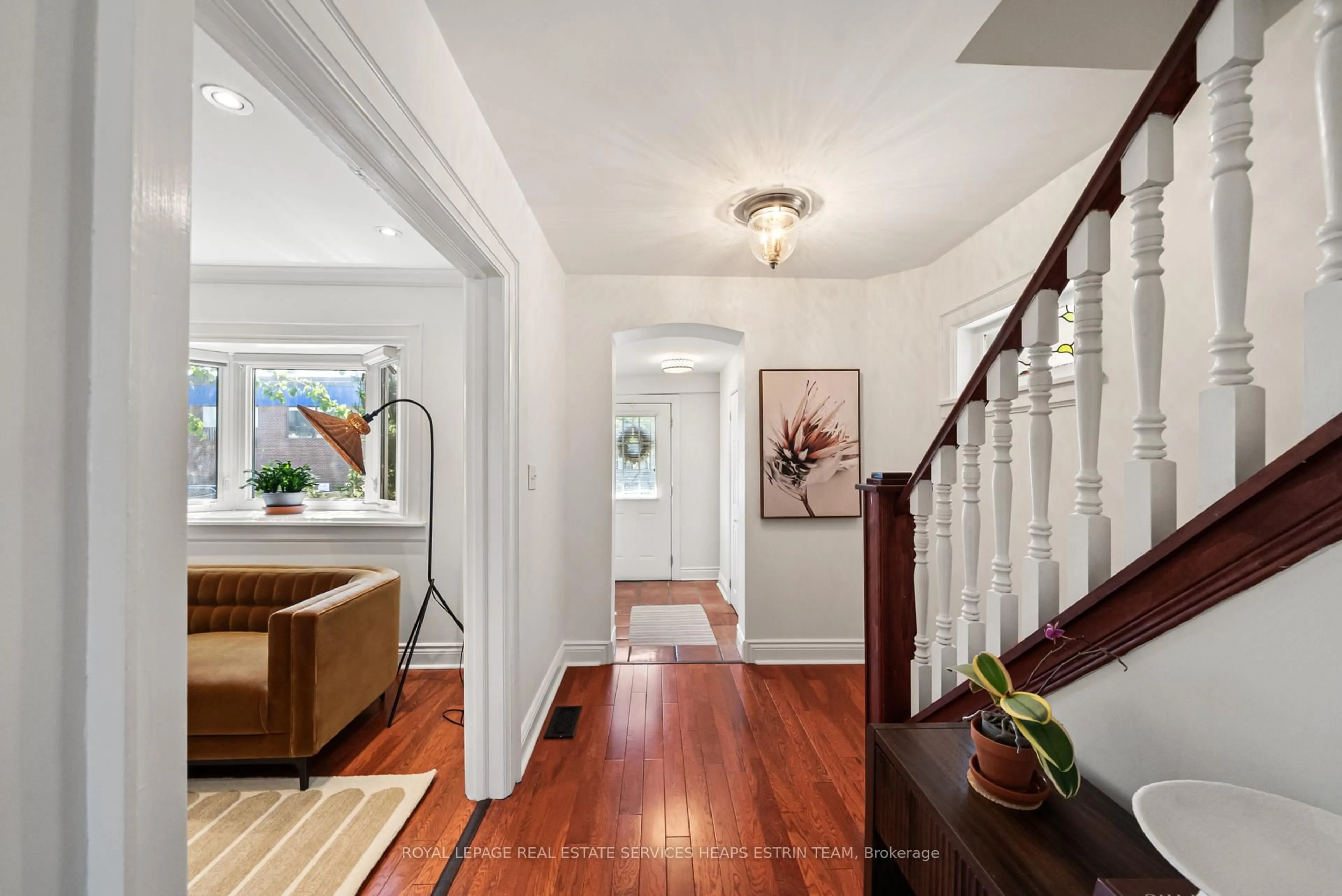 Indoor entryway for 410 Belsize Dr, Toronto Ontario M4S 1N5