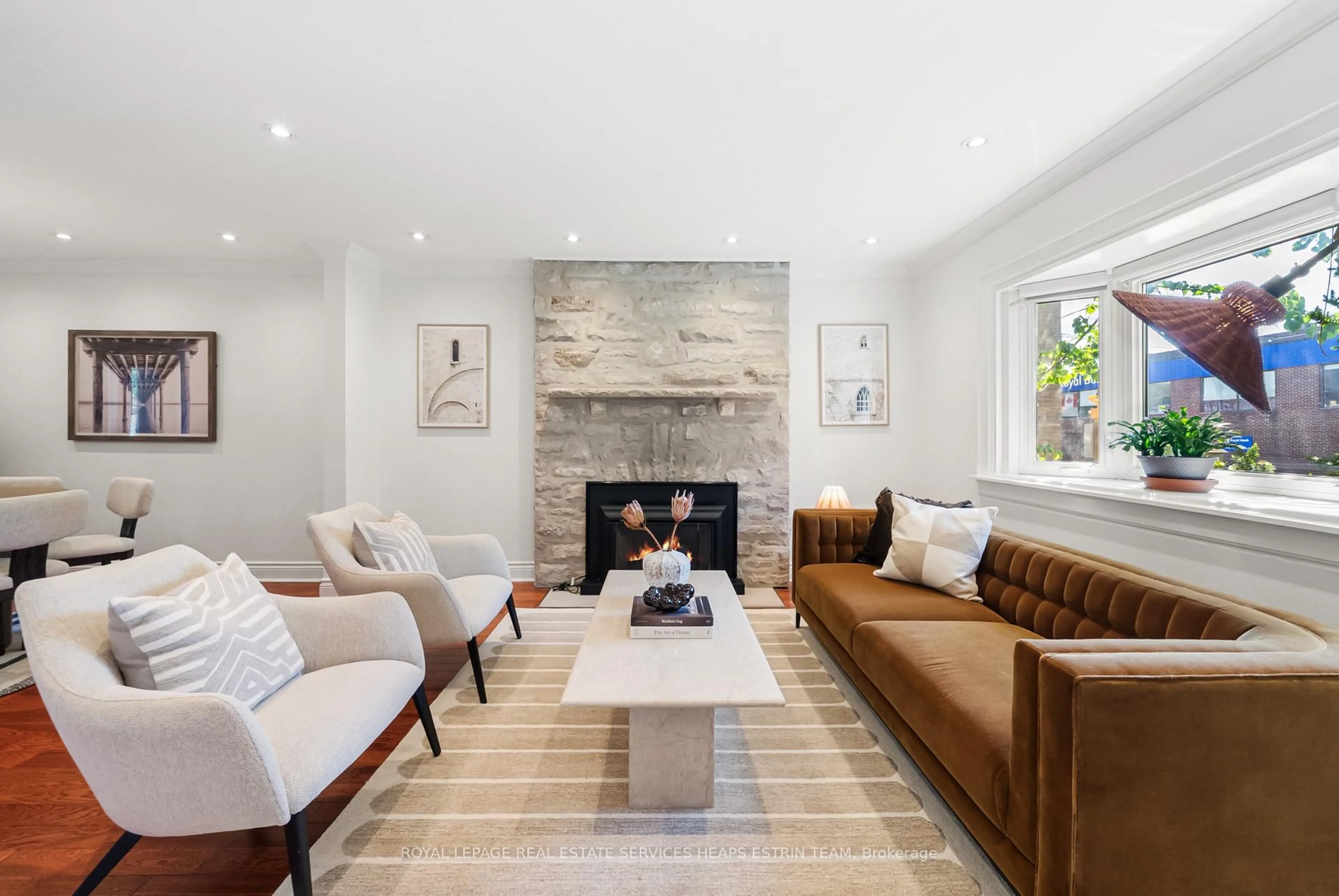 Living room with furniture, unknown for 410 Belsize Dr, Toronto Ontario M4S 1N5
