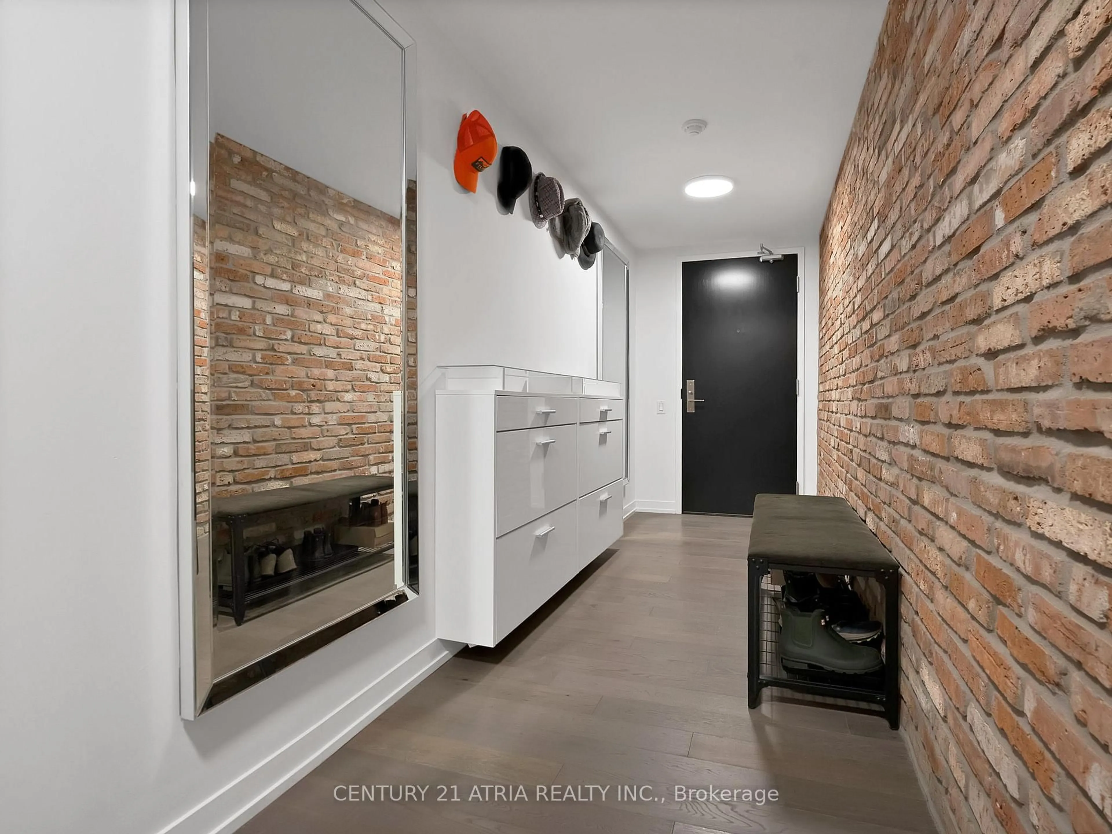 Indoor entryway for 95 Bathurst St #318, Toronto Ontario M5V 0M9