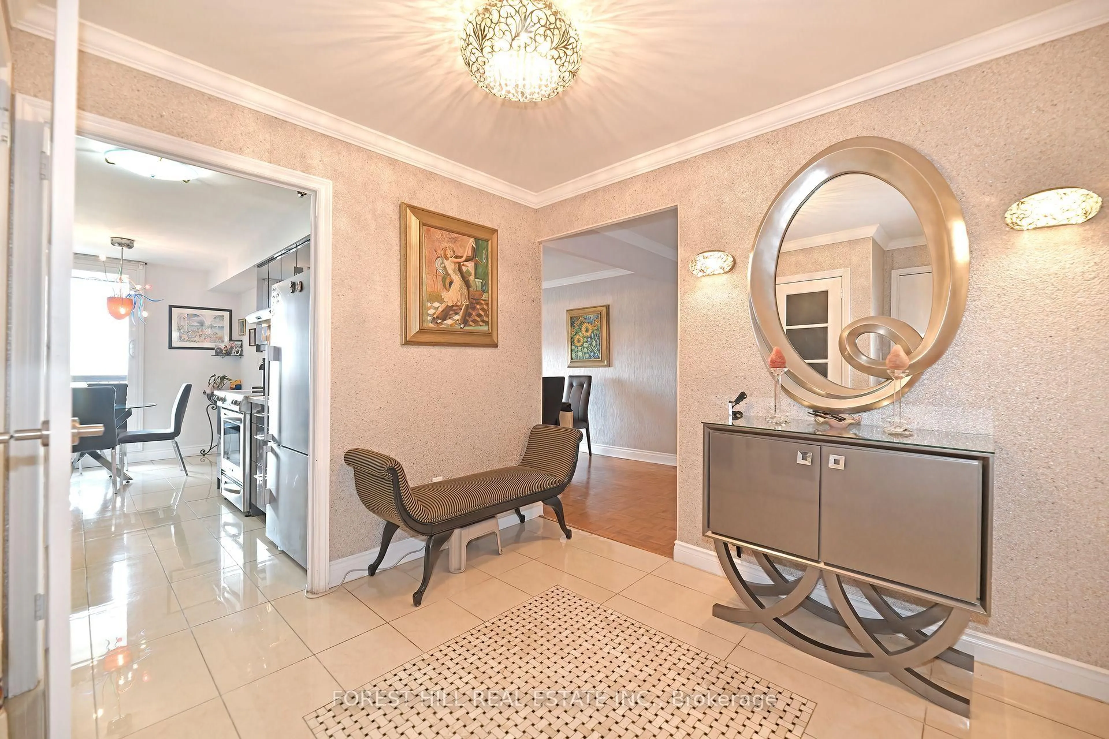 Indoor foyer for 135 Antibes Dr #2404, Toronto Ontario M2R 2Z1