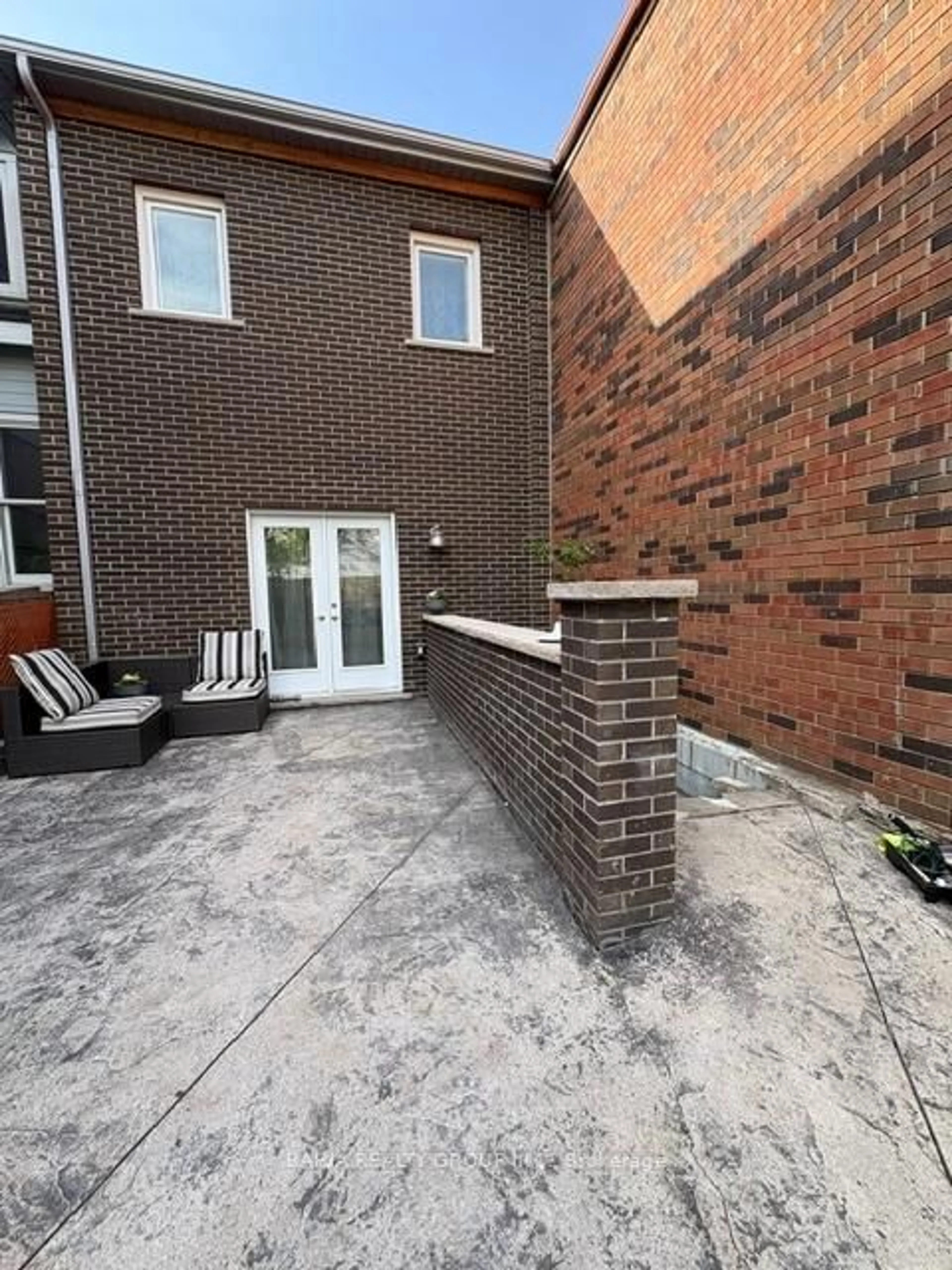 Home with brick exterior material, street for 687 Richmond St, Toronto Ontario M6J 1C4