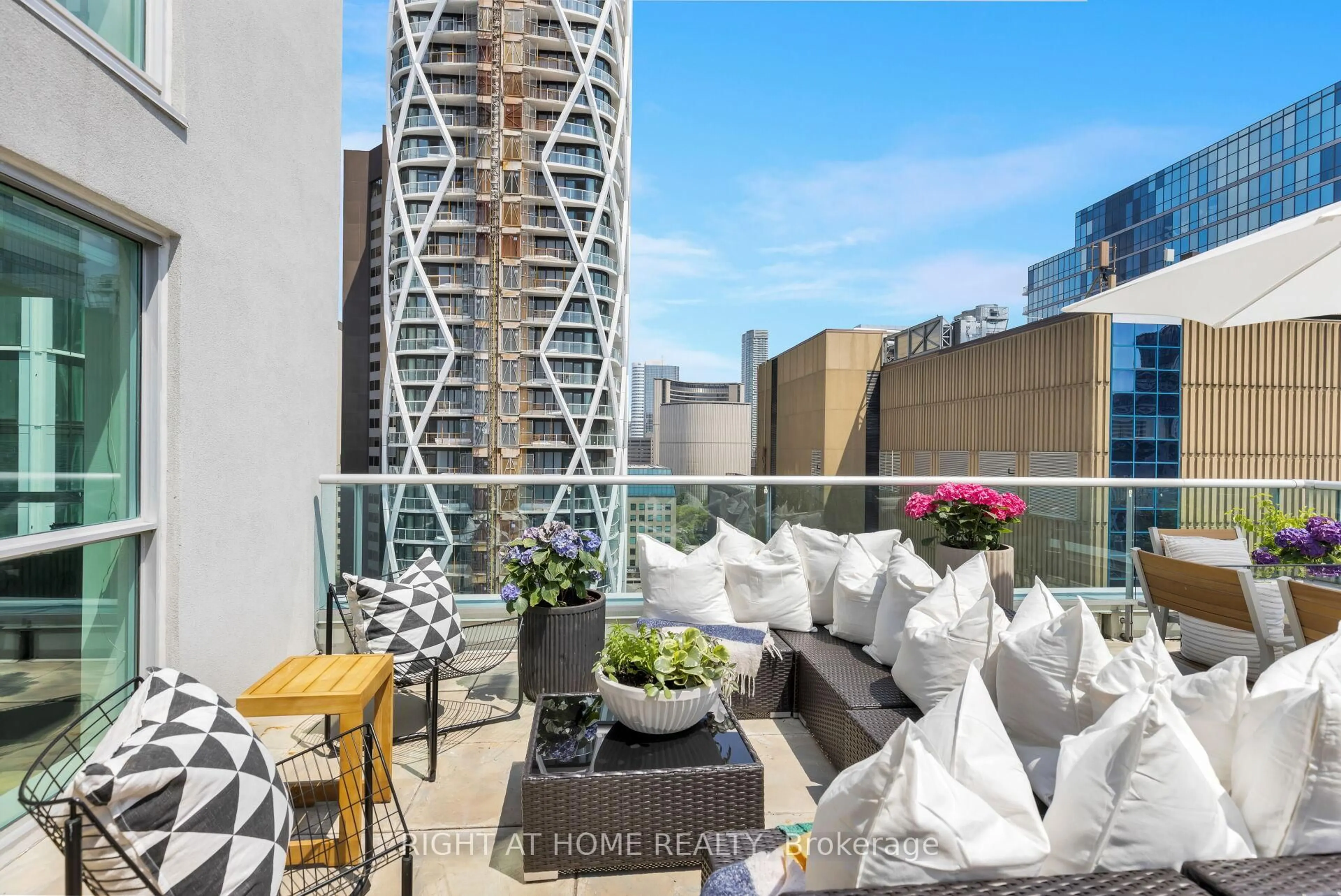 Unknown for 96 St. Patrick St #PH08, Toronto Ontario M5T 1V2