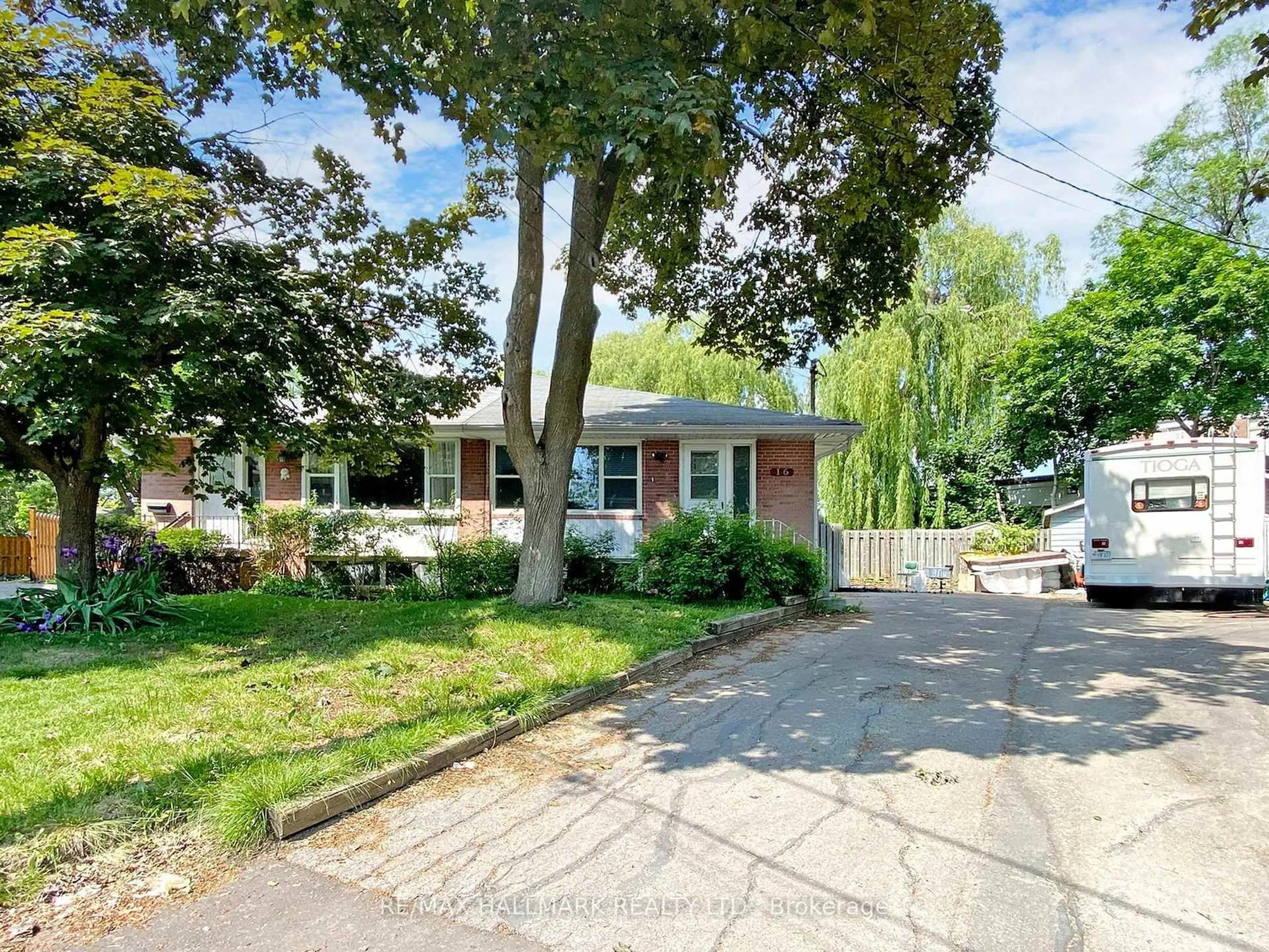 Unknown for 16 Dunboyne Crt, Toronto Ontario M2R 2B7