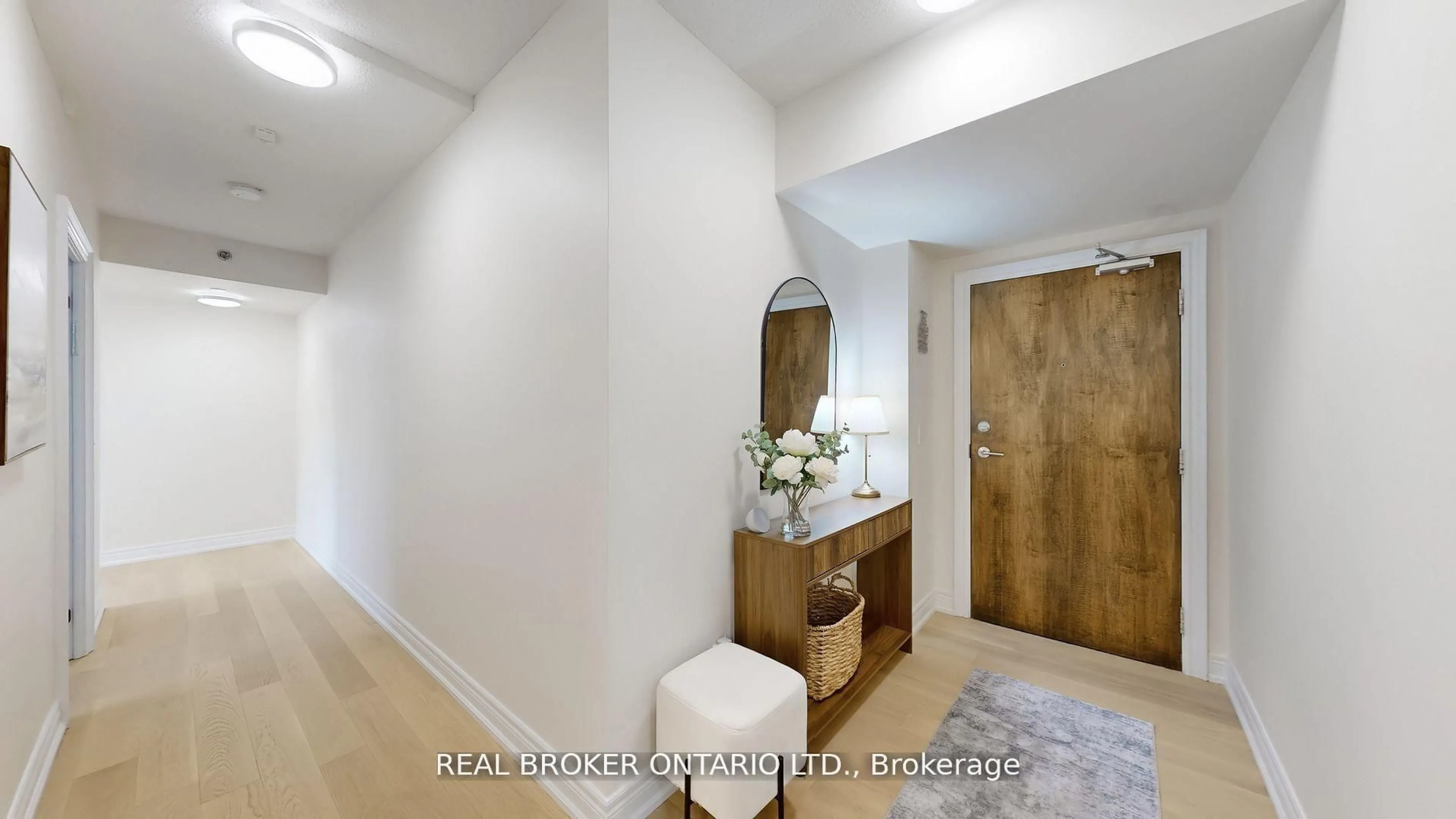 Indoor entryway for 701 Sheppard Ave #415, Toronto Ontario M3H 0B2