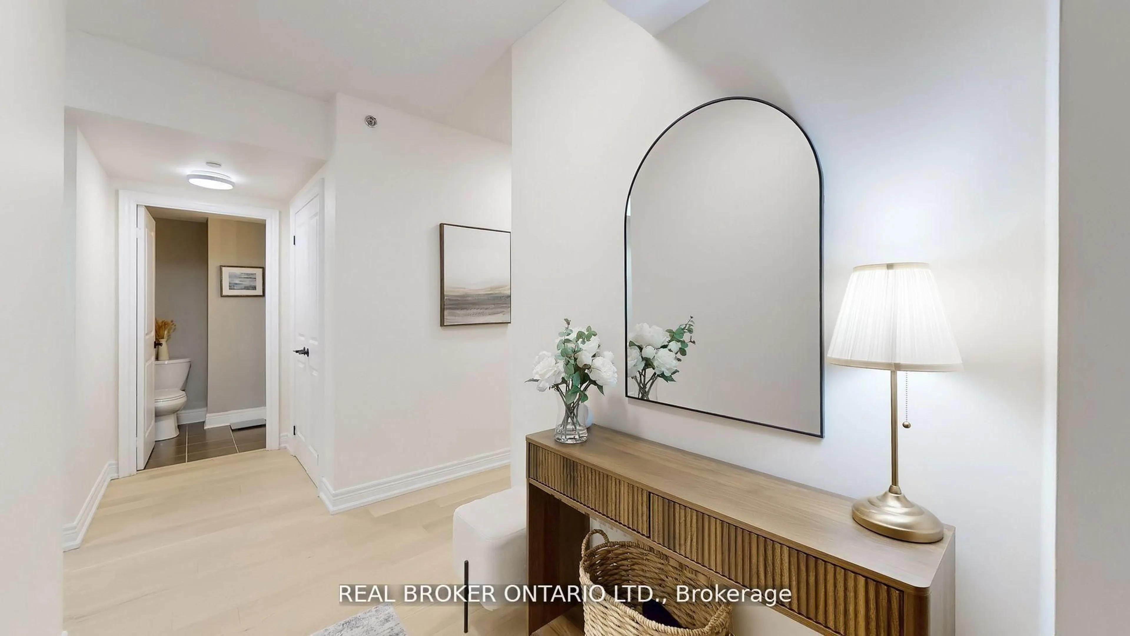 Indoor entryway for 701 Sheppard Ave #415, Toronto Ontario M3H 0B2