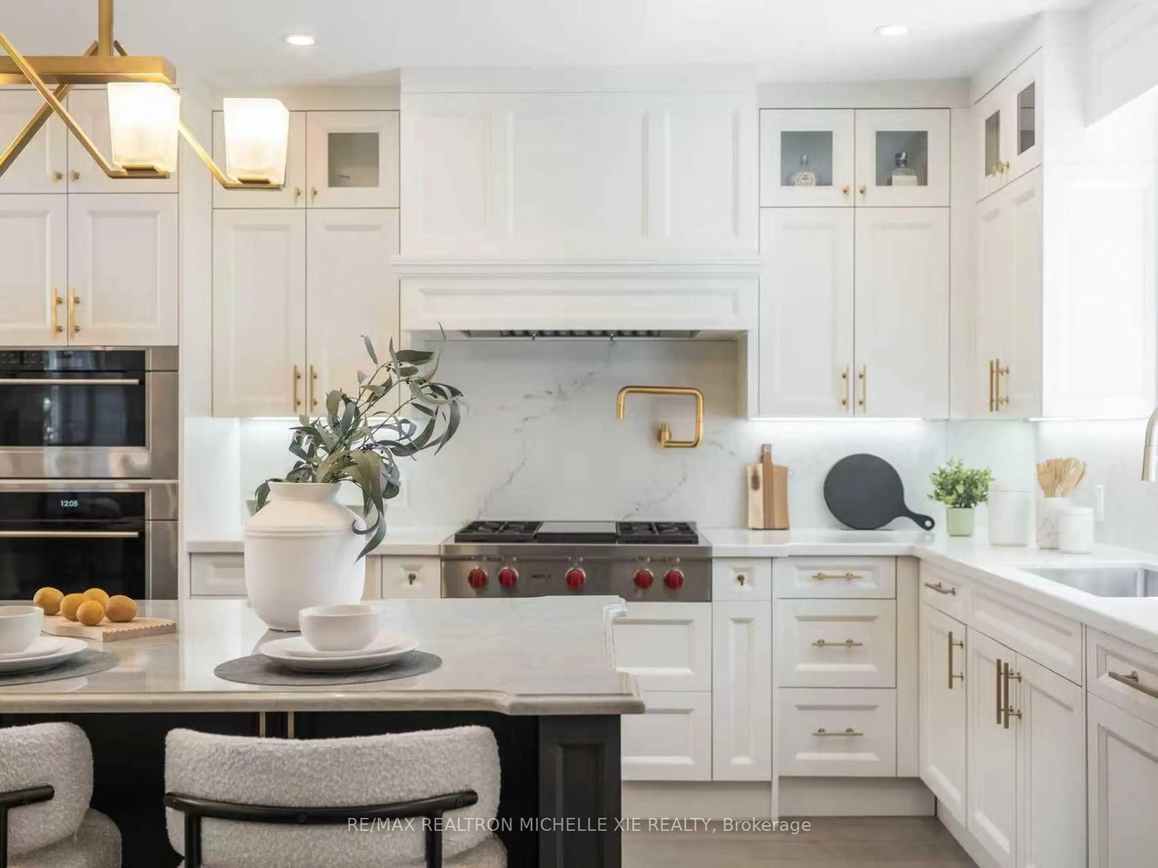 Contemporary kitchen, ceramic/tile floor for 15 Strathallan Blvd, Toronto Ontario M5N 1S8