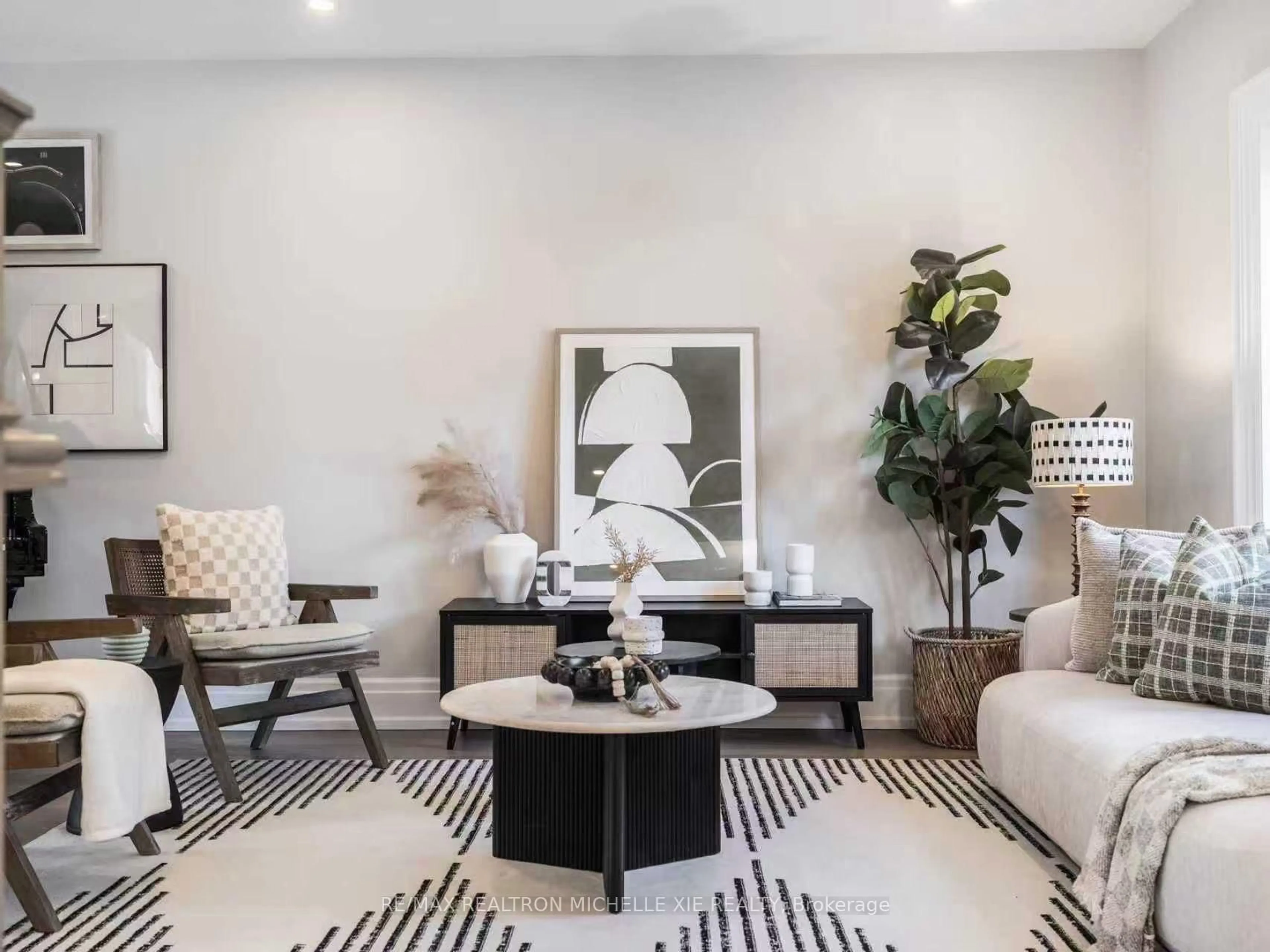 Living room with furniture, unknown for 15 Strathallan Blvd, Toronto Ontario M5N 1S8