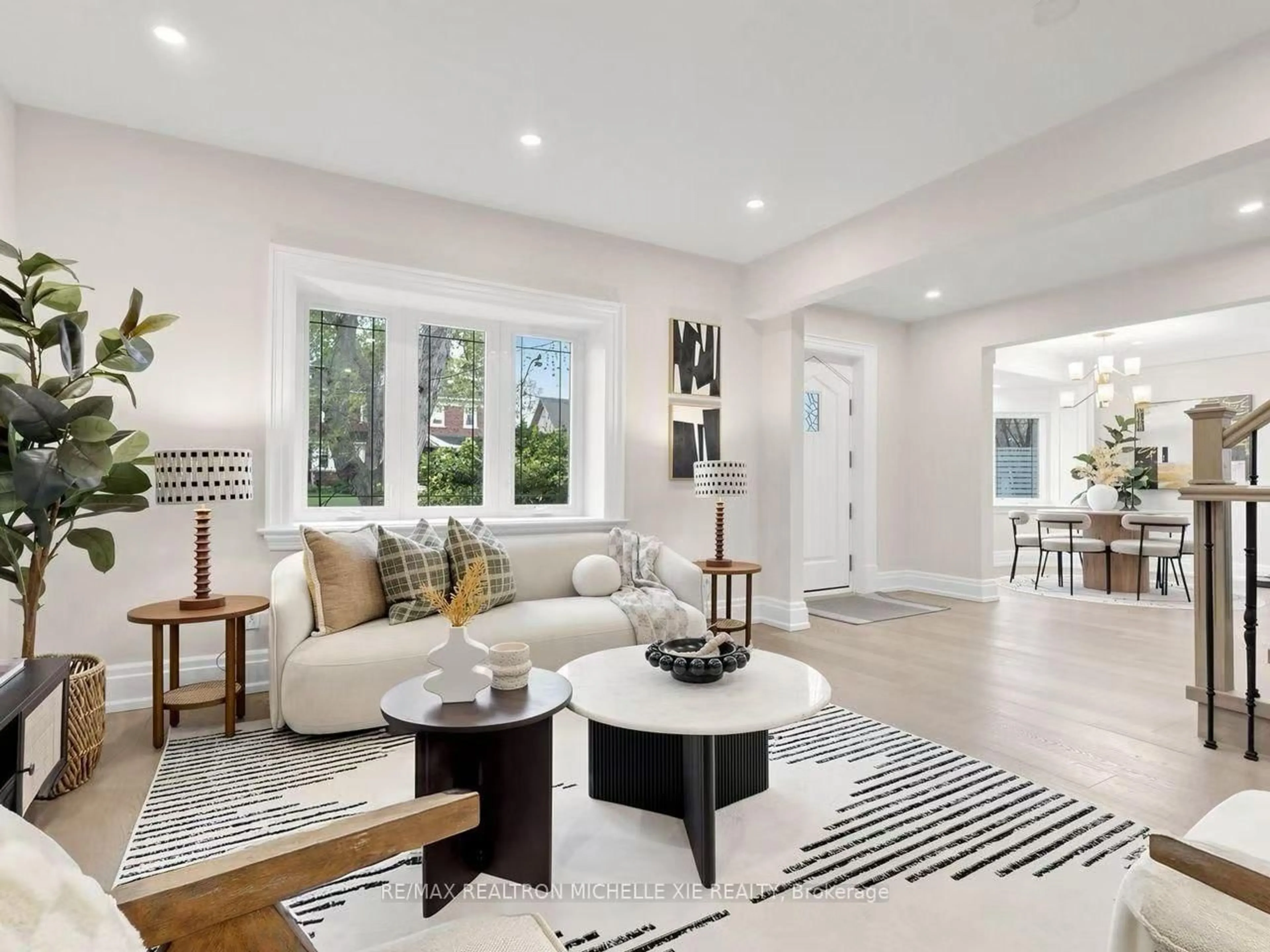 Living room with furniture, unknown for 15 Strathallan Blvd, Toronto Ontario M5N 1S8