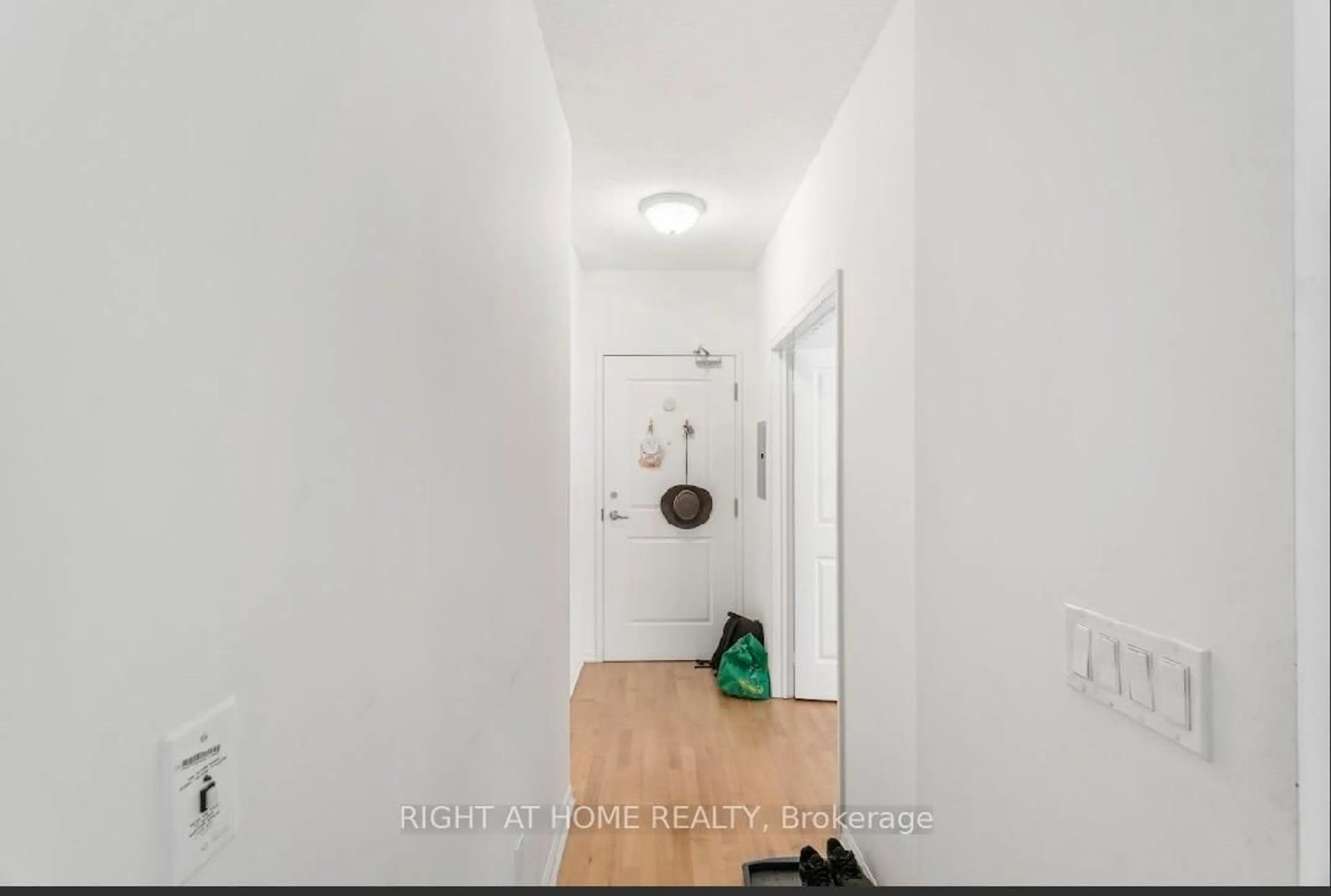 A pic of a room for 628 FLEET St #405, Toronto Ontario L5H 4C6