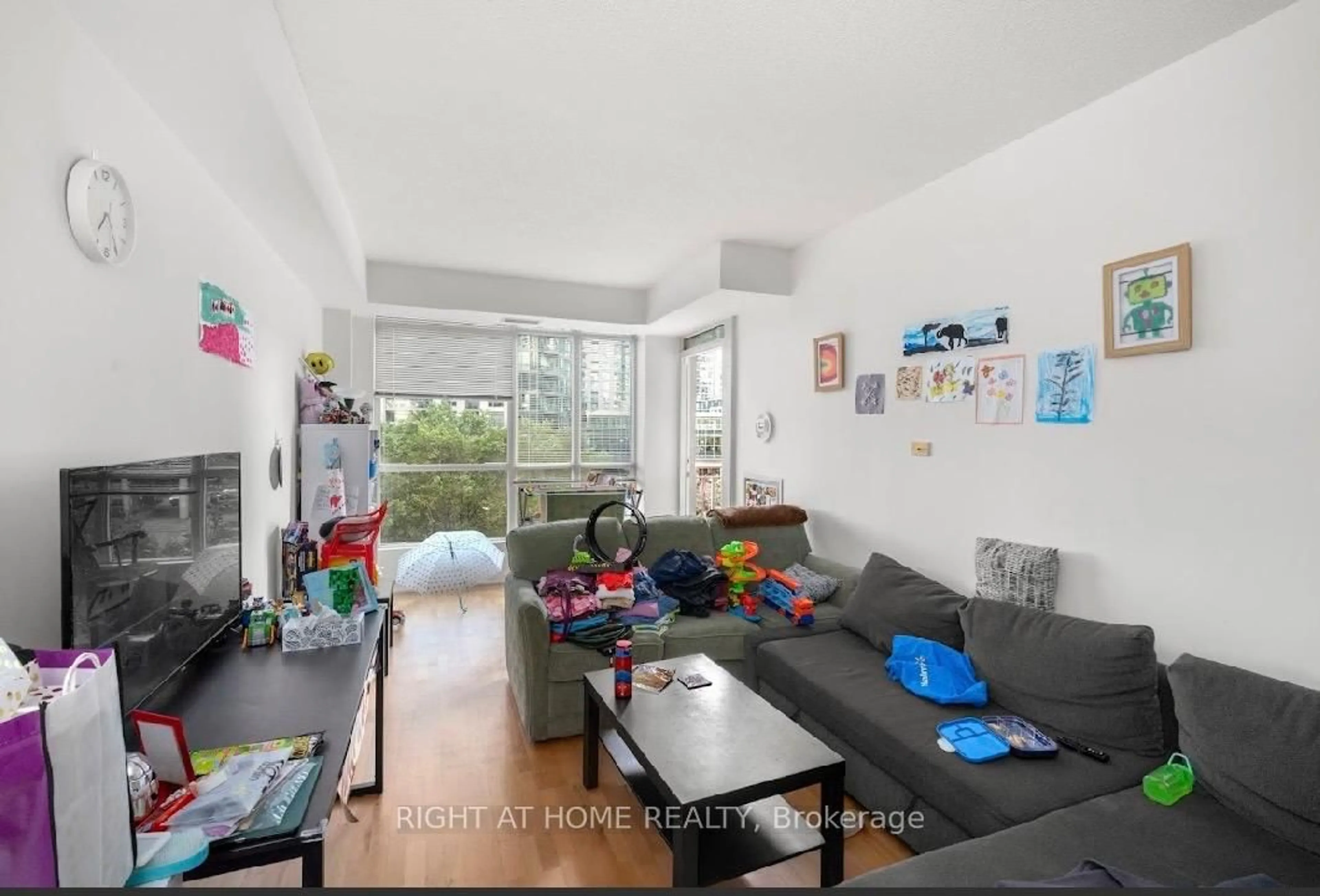 A pic of a room for 628 FLEET St #405, Toronto Ontario L5H 4C6