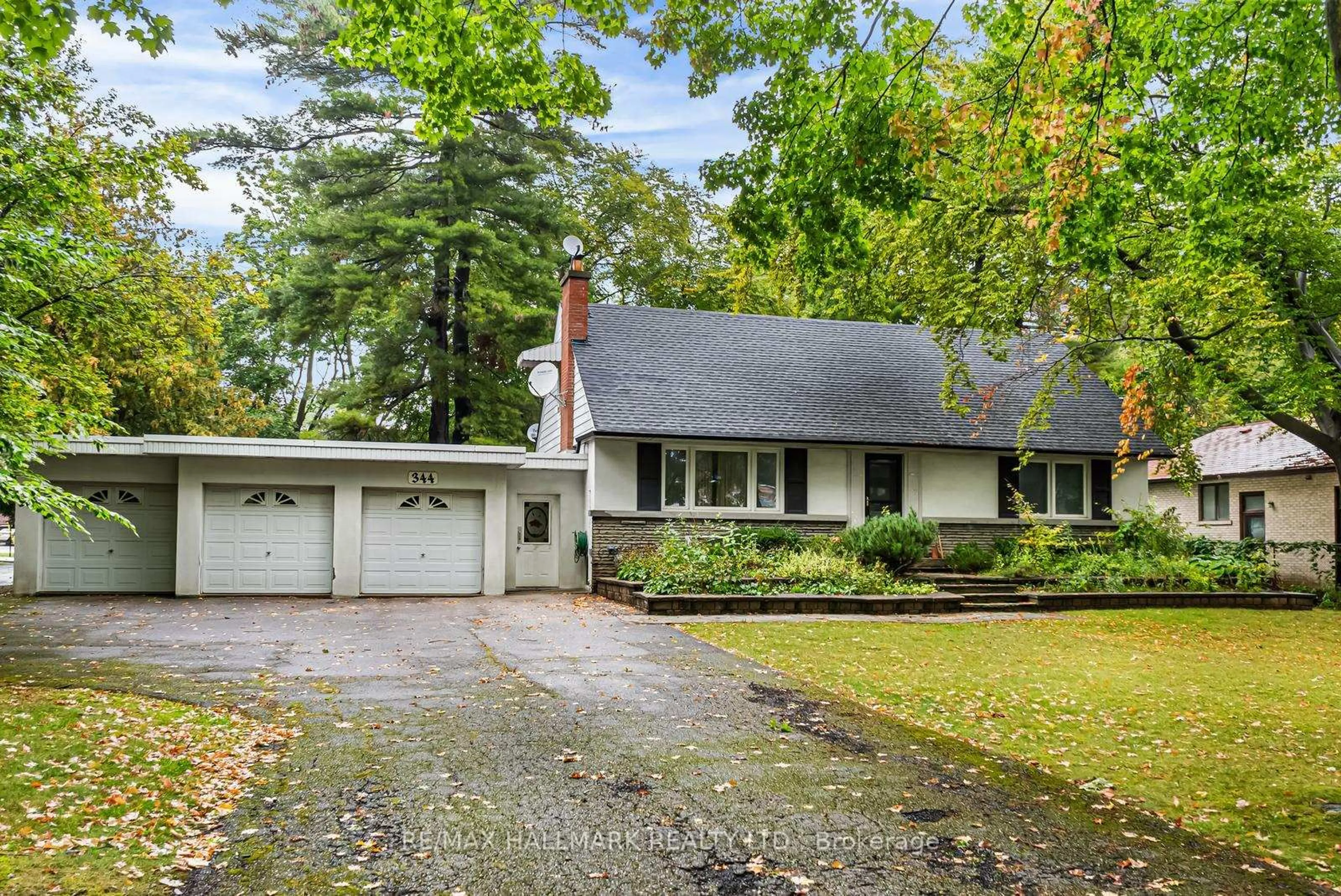 Home with vinyl exterior material, street for 344 Spring Garden Ave, Toronto Ontario M2N 3H5