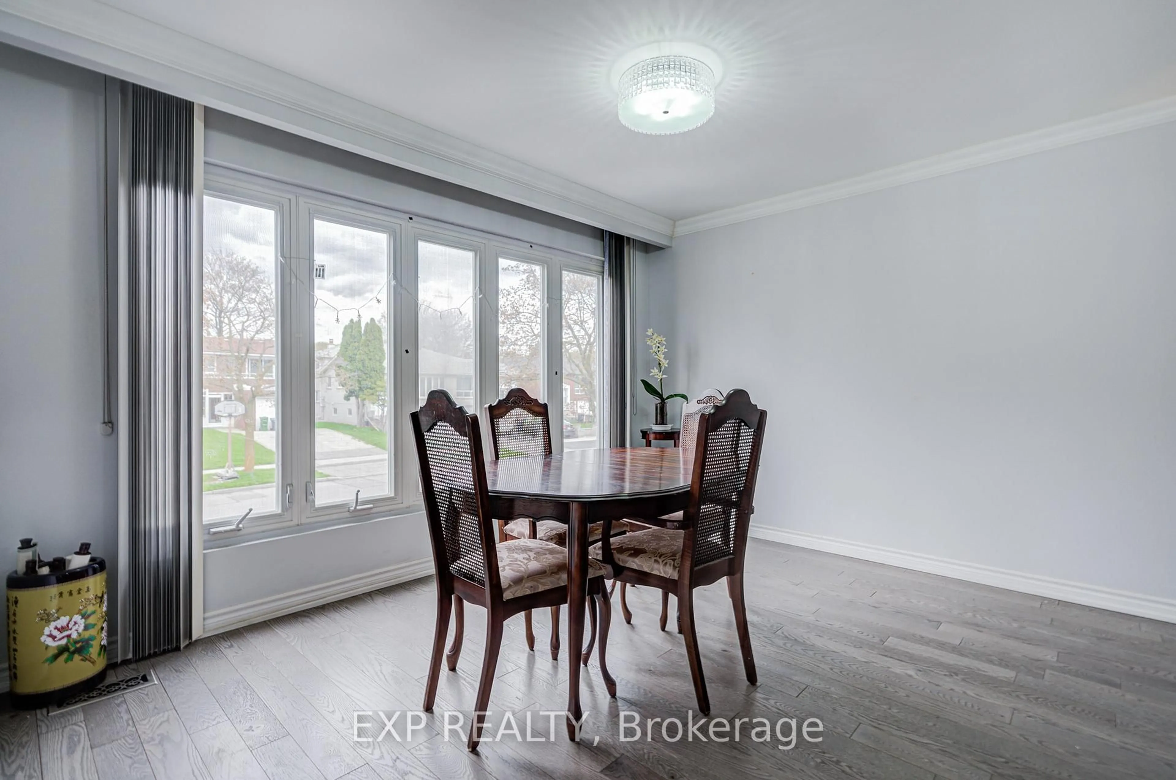 Dining room, wood/laminate floor for 124 Chipwood Cres, Toronto Ontario M2J 3X7