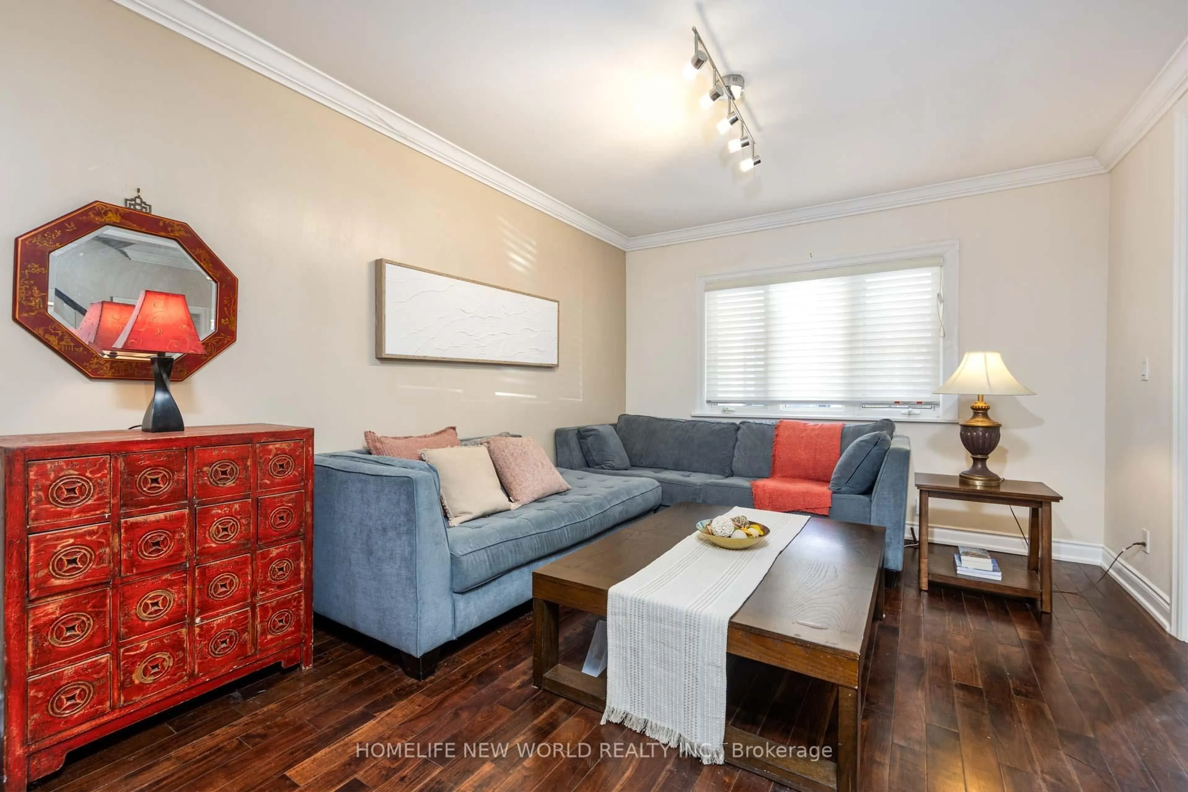Living room with furniture, wood/laminate floor for 226 Hillsdale Ave, Toronto Ontario M4S 1T6