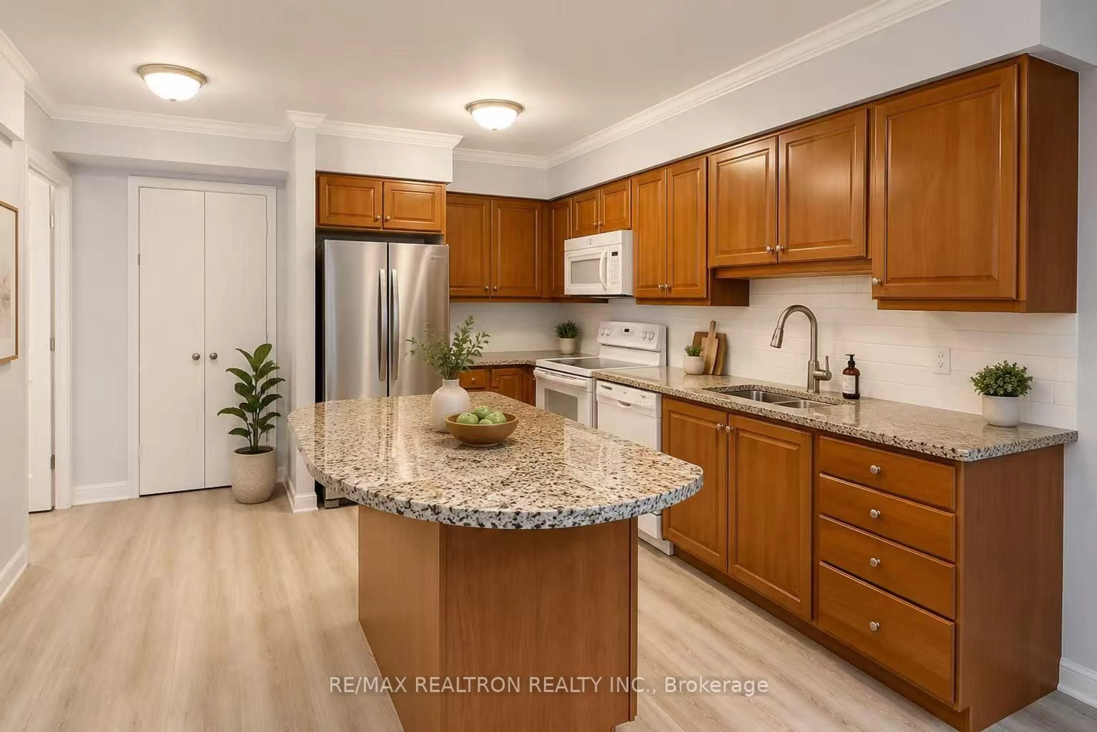 Standard kitchen, ceramic/tile floor for 80 Harrison Garden Blvd #1019, Toronto Ontario M2N 7E3
