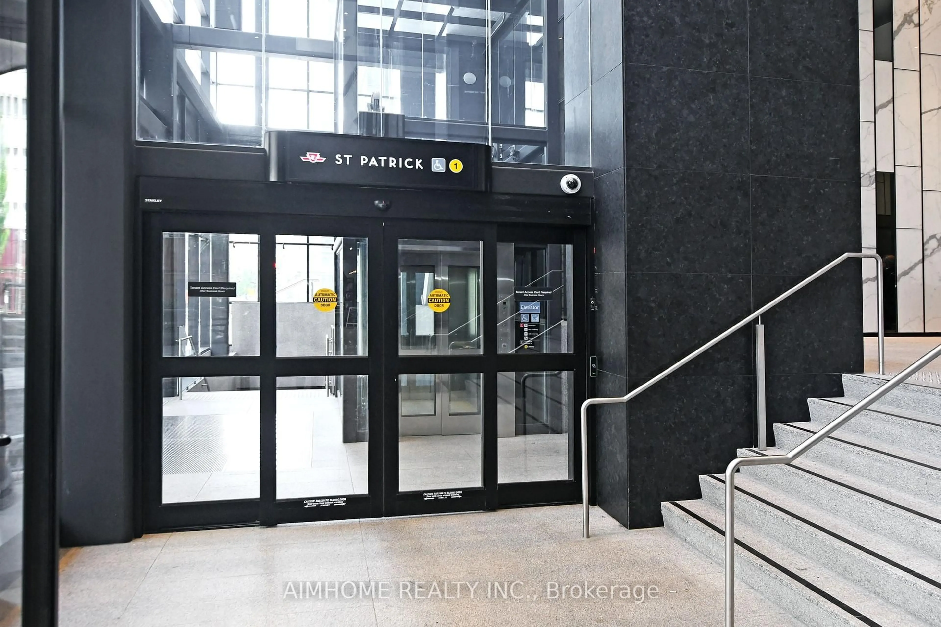 Indoor foyer for 488 University Ave #4203, Toronto Ontario M5G 0C1
