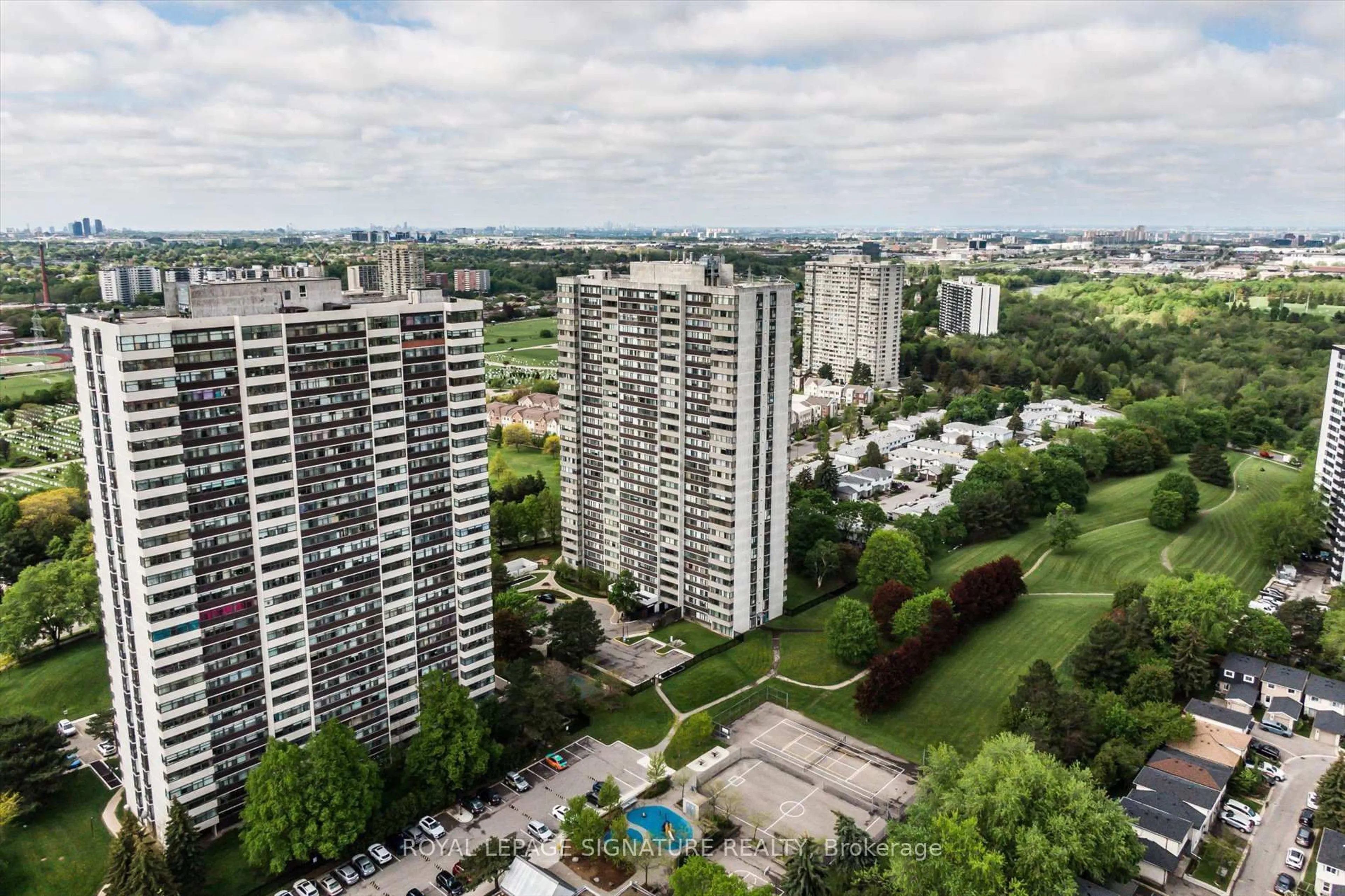 A pic from outside/outdoor area/front of a property/back of a property/a pic from drone, city buildings view from balcony for 80 Antibes Dr #607, Toronto Ontario M2R 3N5