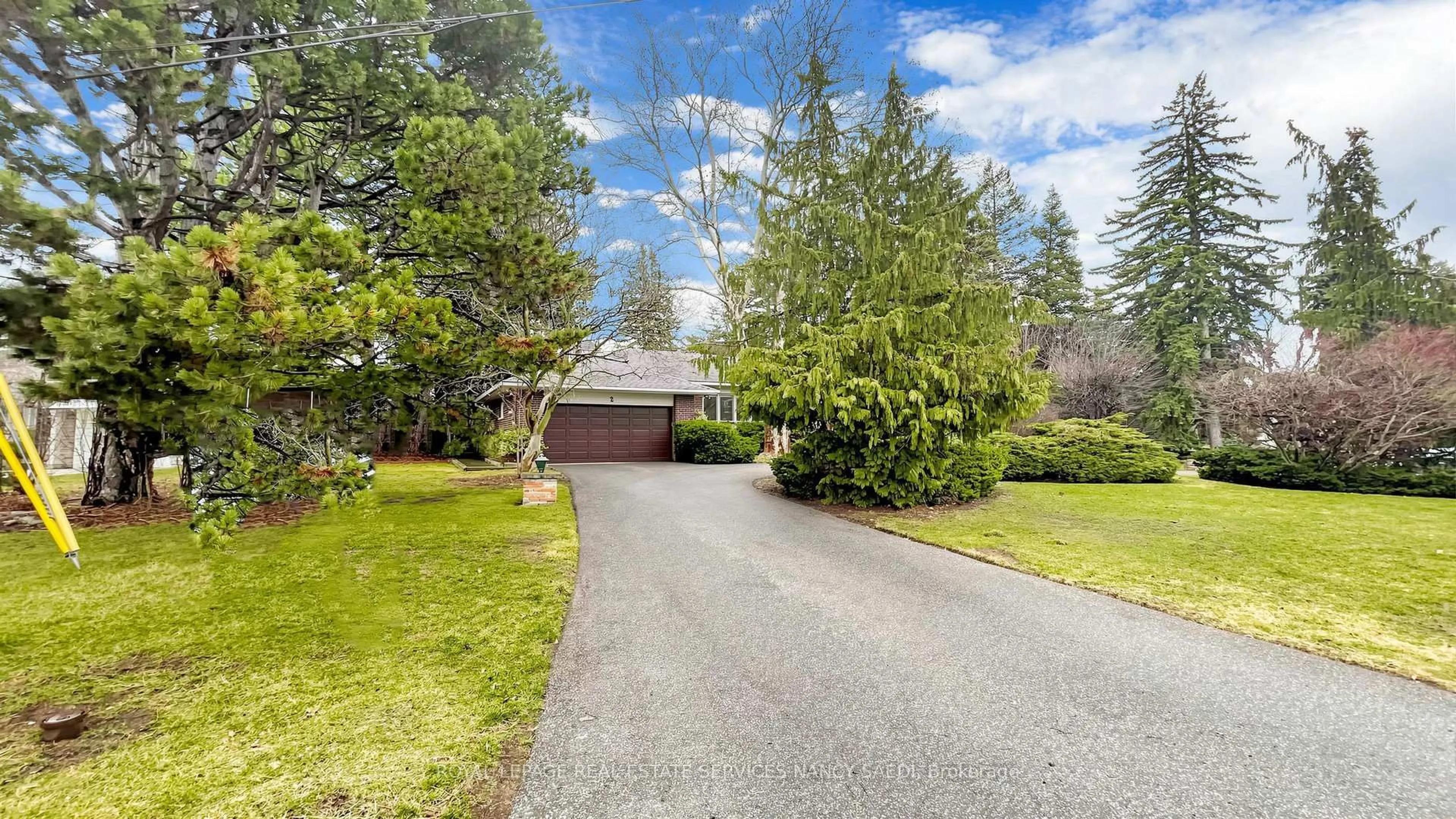A pic from outside/outdoor area/front of a property/back of a property/a pic from drone, street for 2 Colvestone Rd, Toronto Ontario M2L 1X3