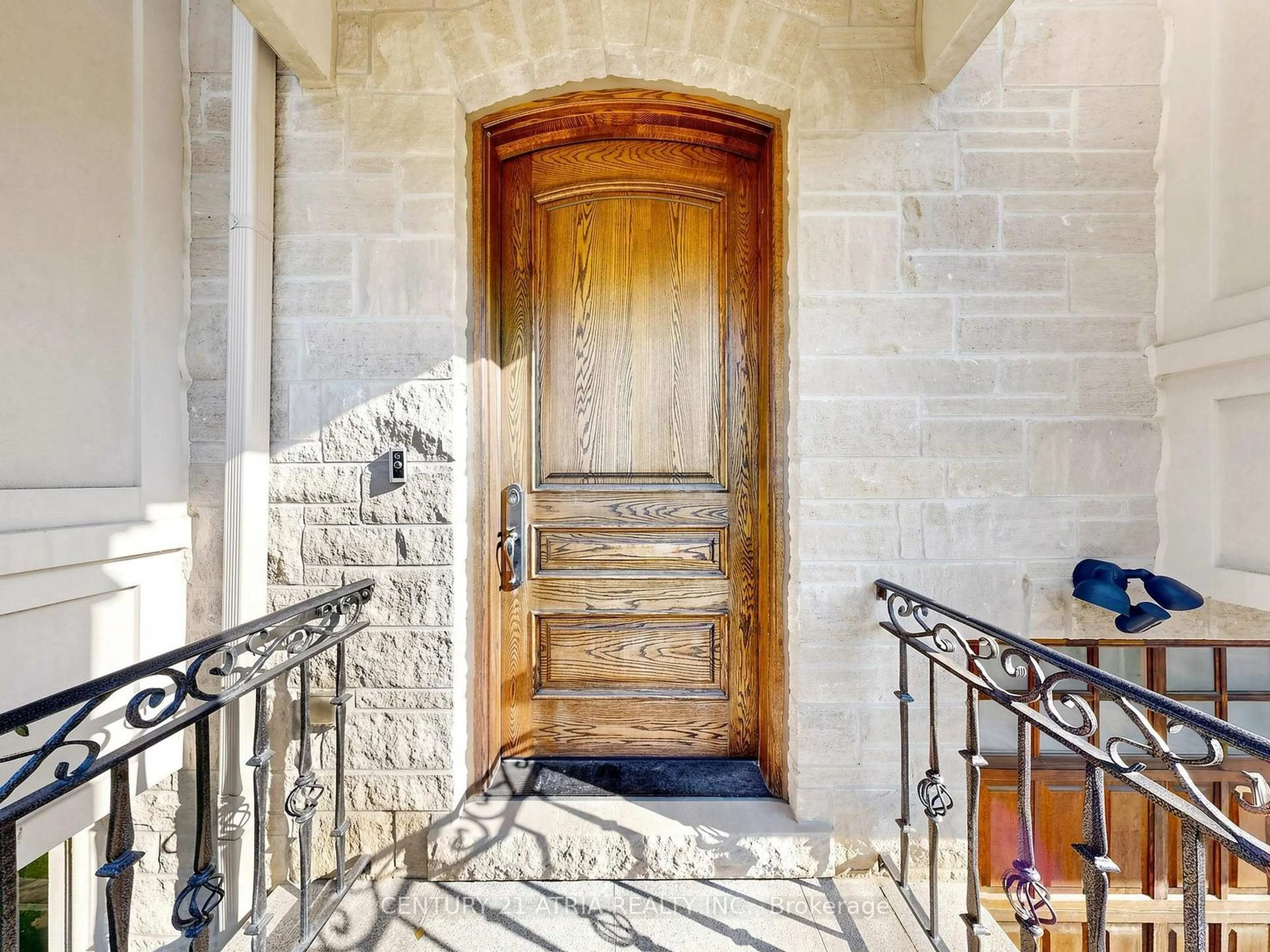Indoor entryway for 111 Byng Ave, Toronto Ontario M2N 4K5