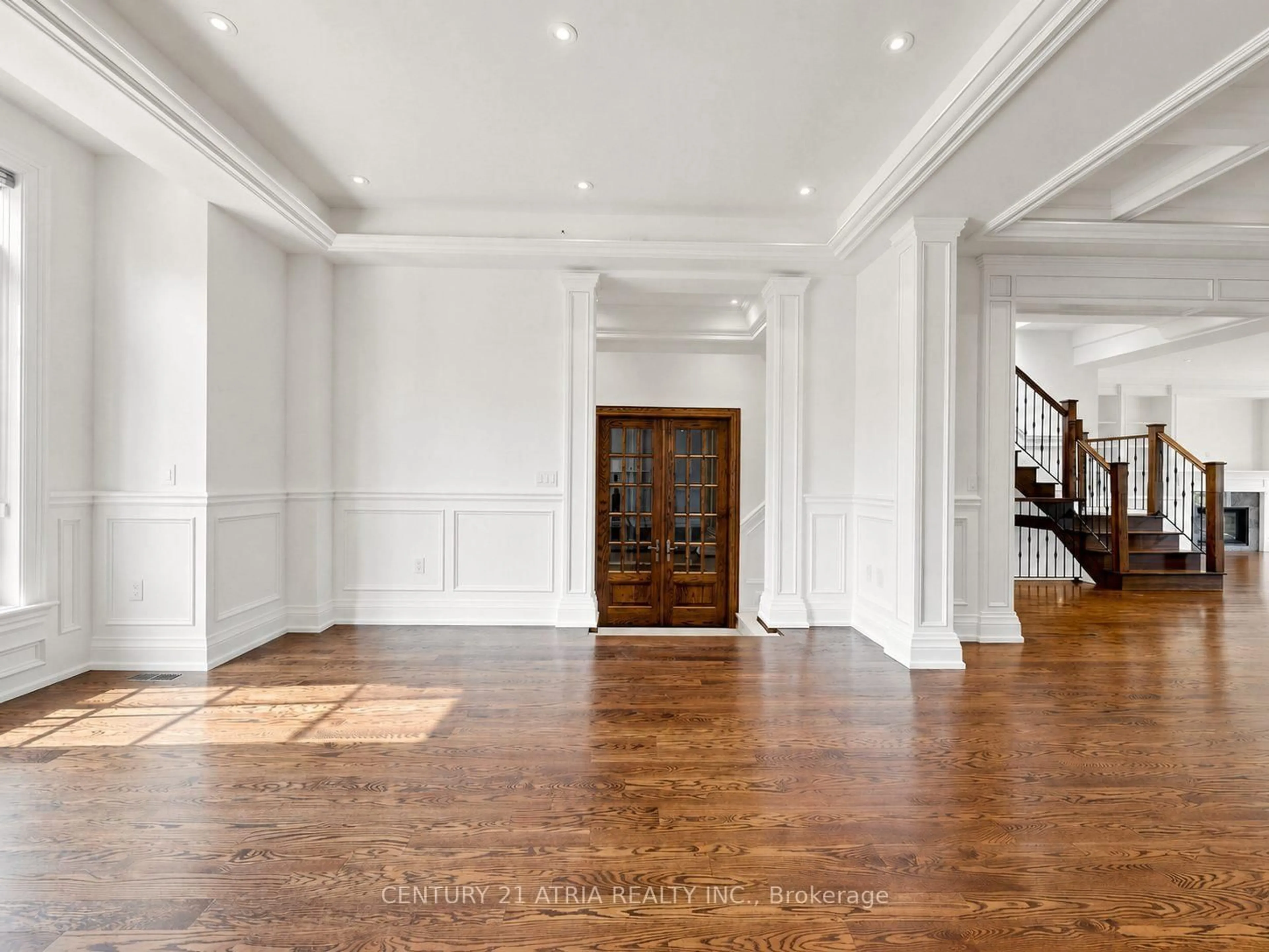 Indoor foyer for 111 Byng Ave, Toronto Ontario M2N 4K5