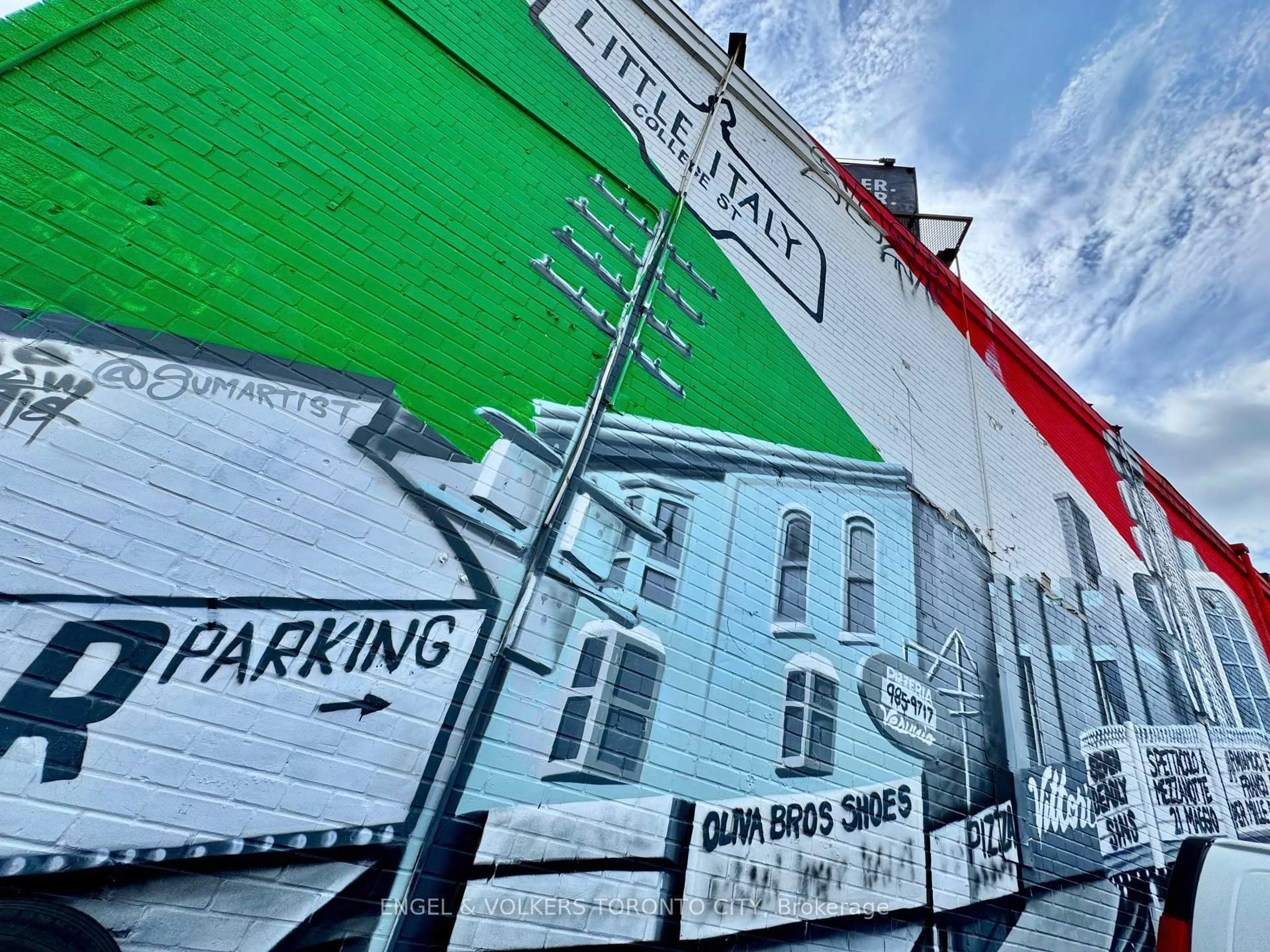 Parking for 216 Montrose Ave, Toronto Ontario M6G 3G7