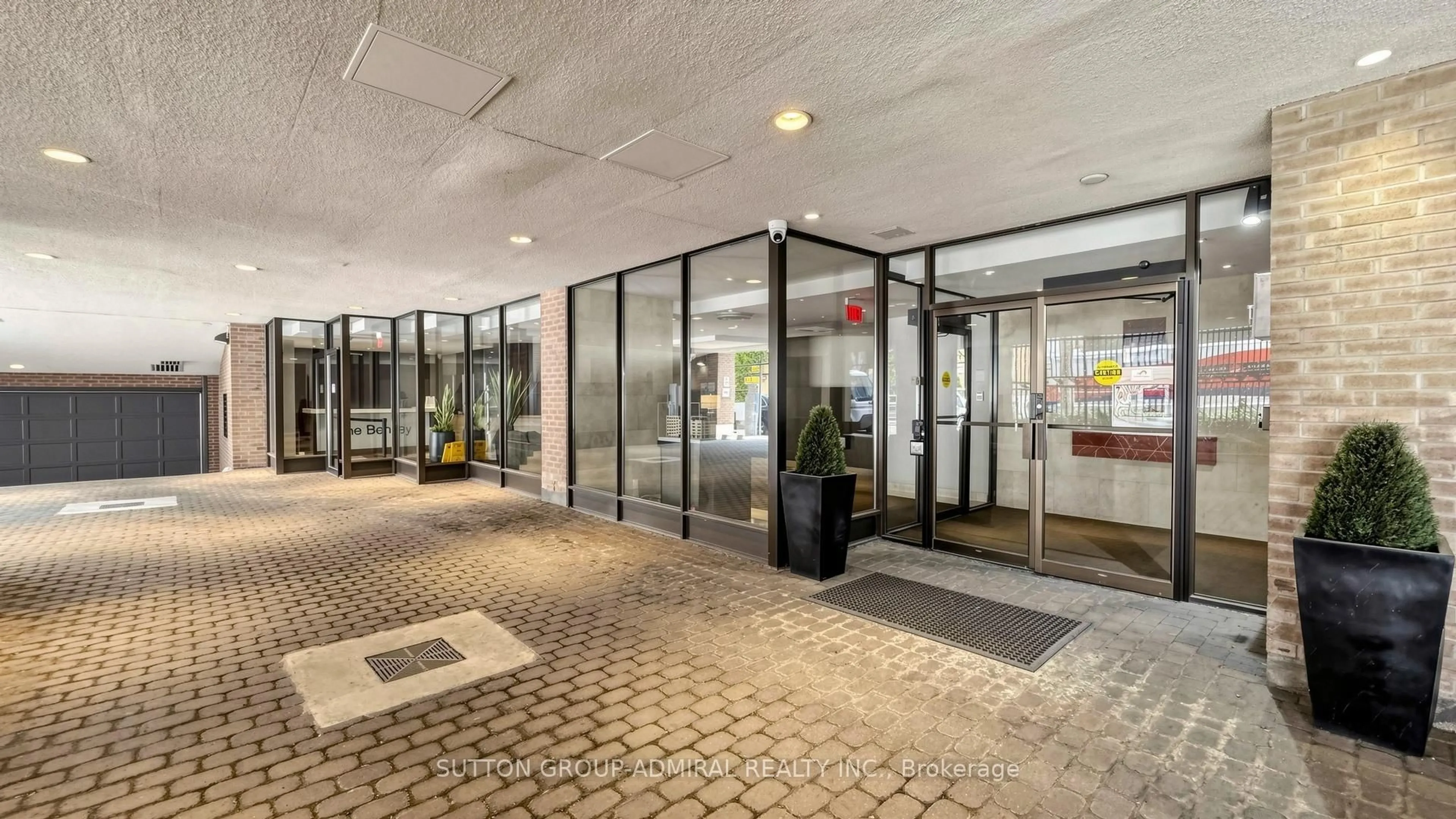 Indoor foyer for 80 Adelaide St #TH16, Toronto Ontario M5C 1K9