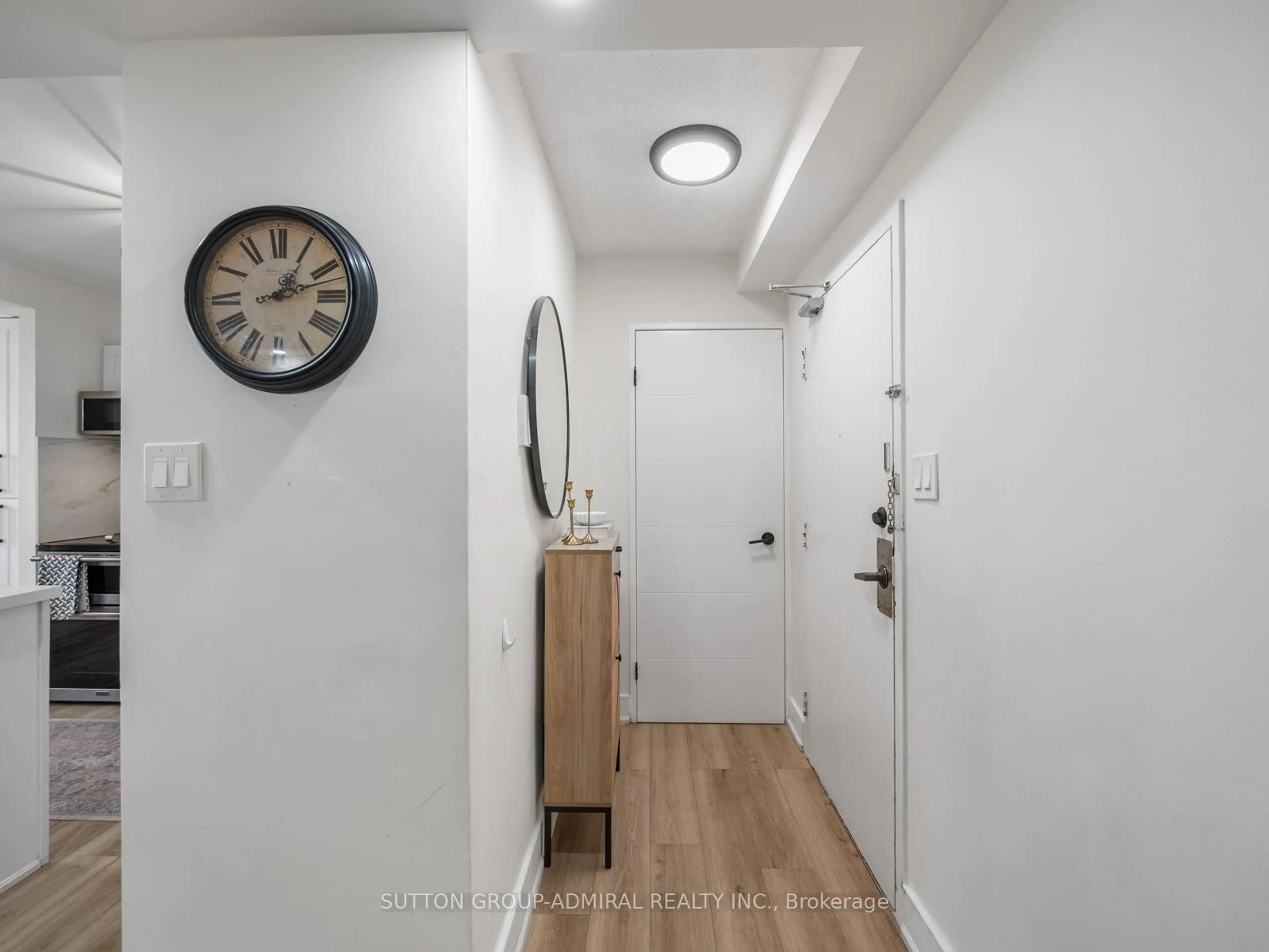 Indoor entryway for 20 Edgecliff Gfwy #1603, Toronto Ontario M3C 3A4