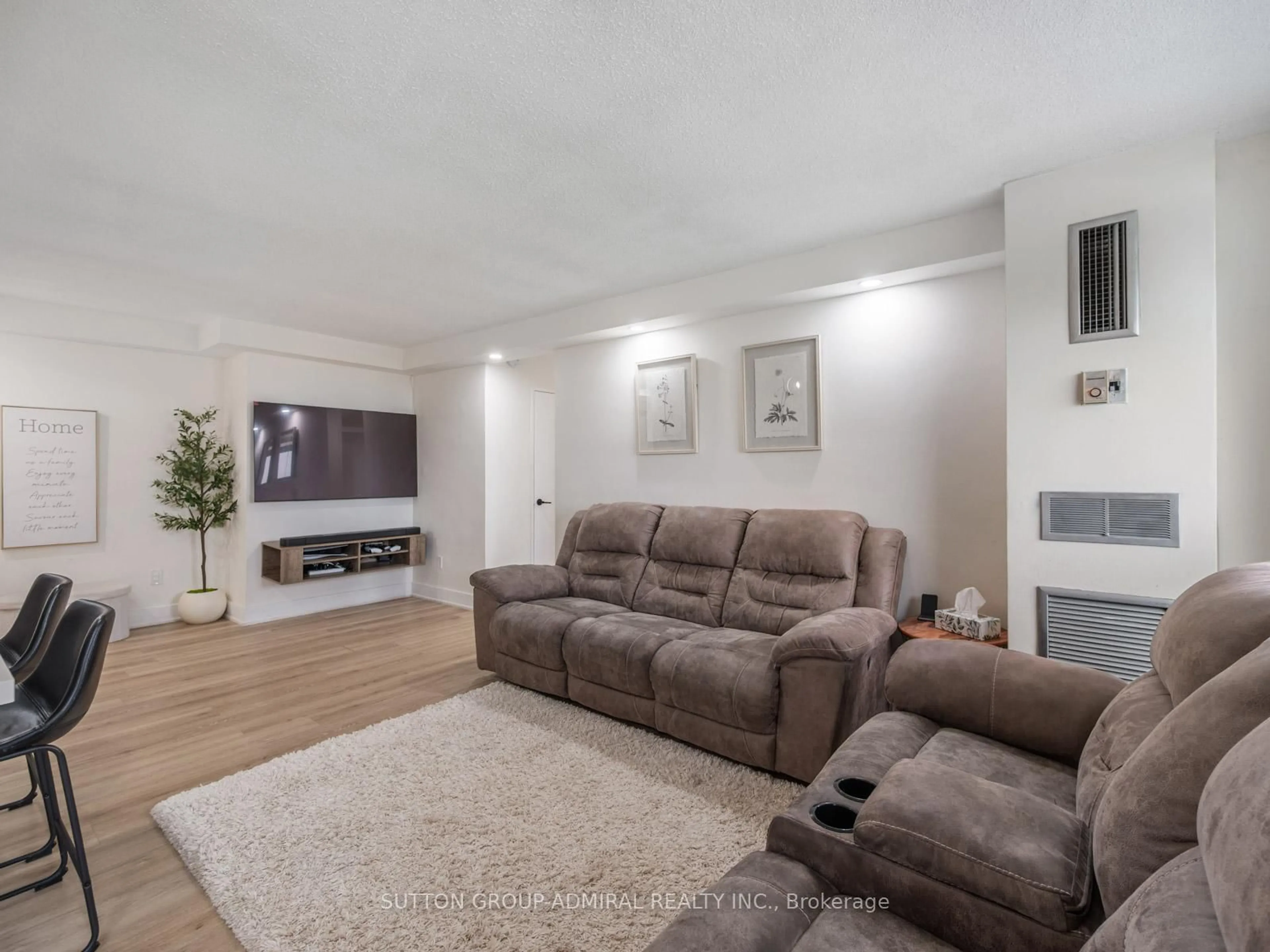 Living room with furniture, unknown for 20 Edgecliff Gfwy #1603, Toronto Ontario M3C 3A4