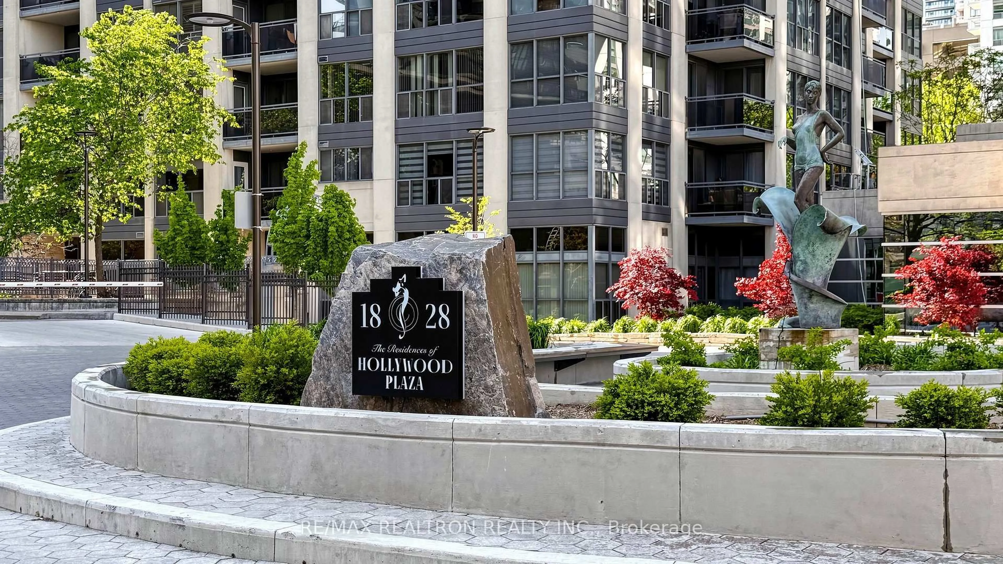 Indoor foyer for 18 Hollywood Ave #1707, Toronto Ontario M2N 6P5