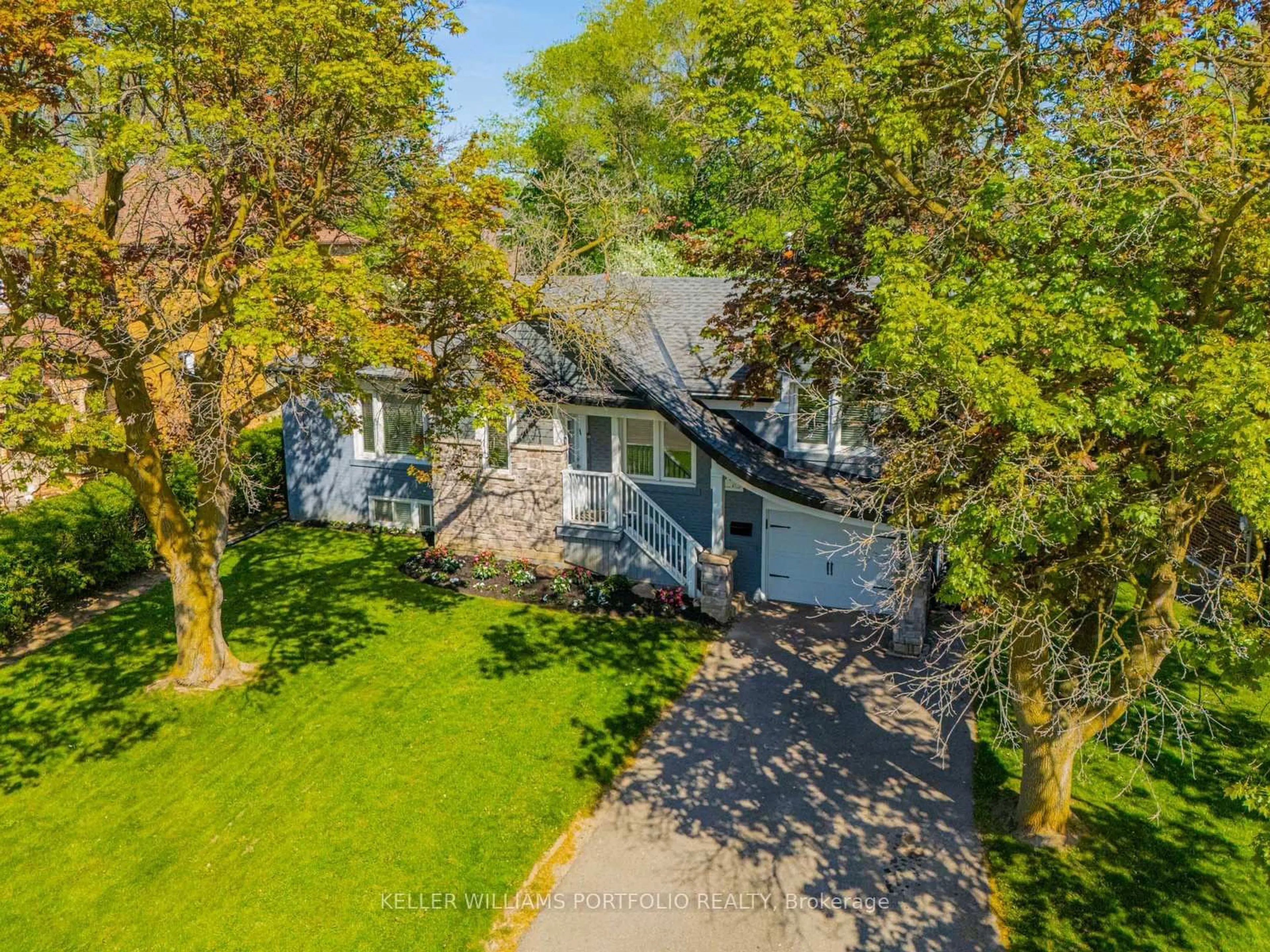 A pic from outside/outdoor area/front of a property/back of a property/a pic from drone, street for 81 Lynnhaven Rd, Toronto Ontario M6A 2L1