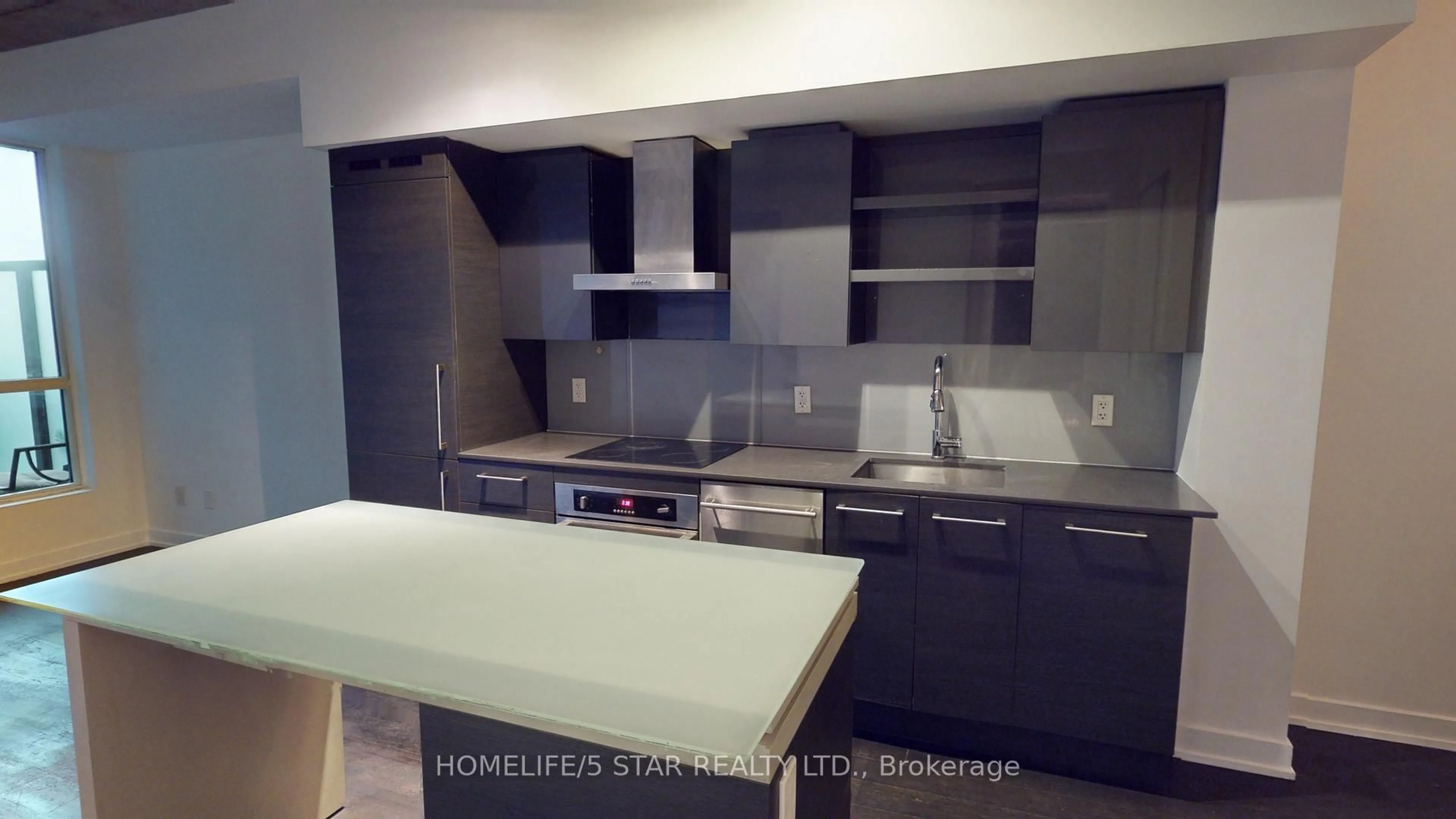 Standard kitchen, unknown for 1030 KING St #319, Toronto Ontario M6K 0B4