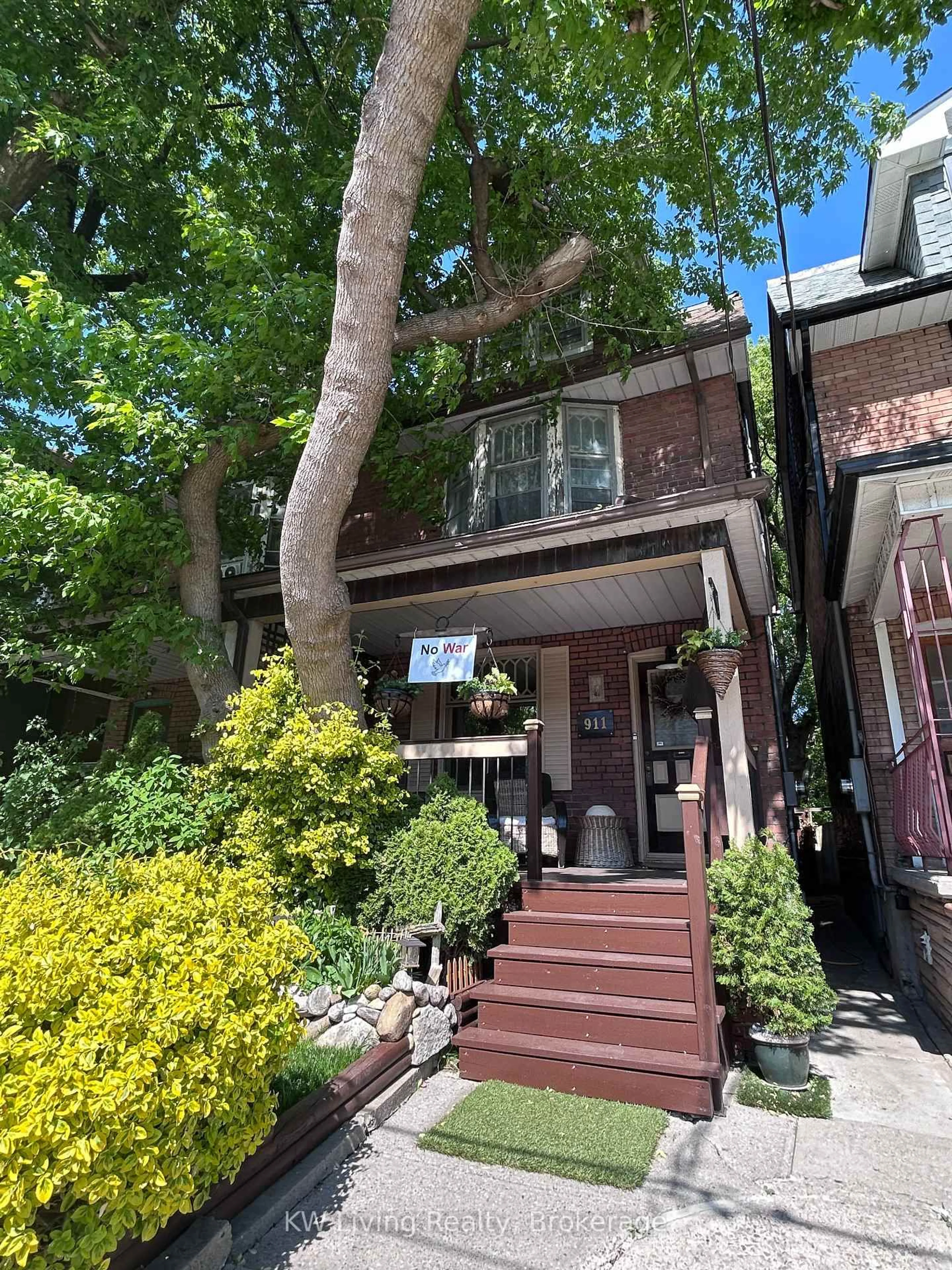 Unknown for 911 Bathurst St, Toronto Ontario M5R 3G4