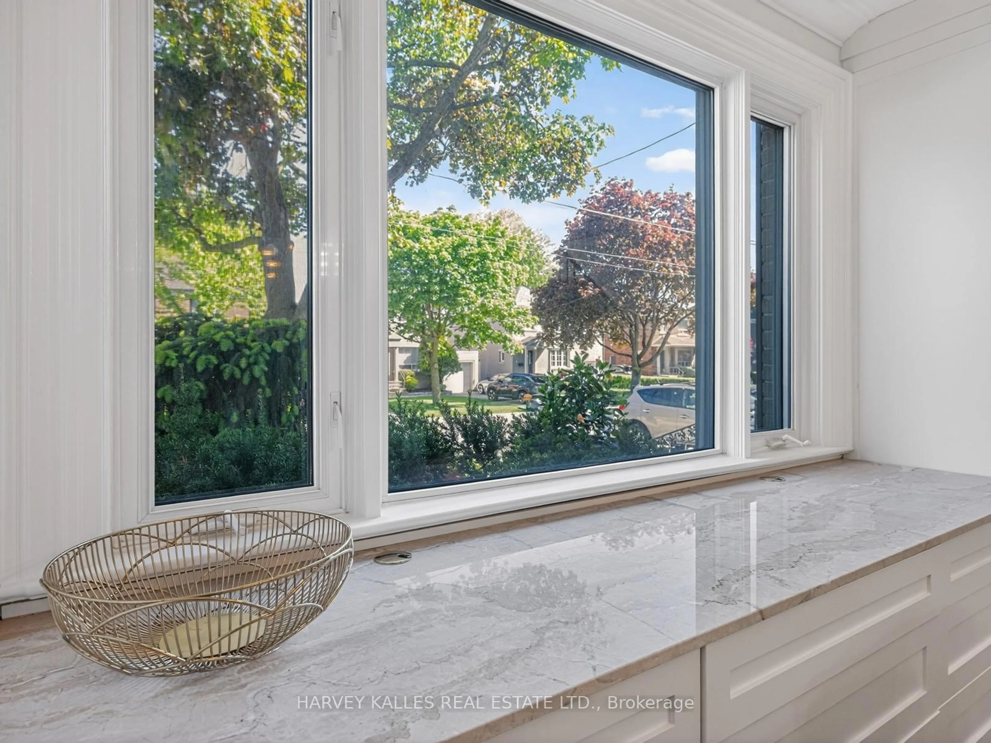 Contemporary kitchen, ceramic/tile floor for 17 Edinburgh Dr, Toronto Ontario M3H 1B5