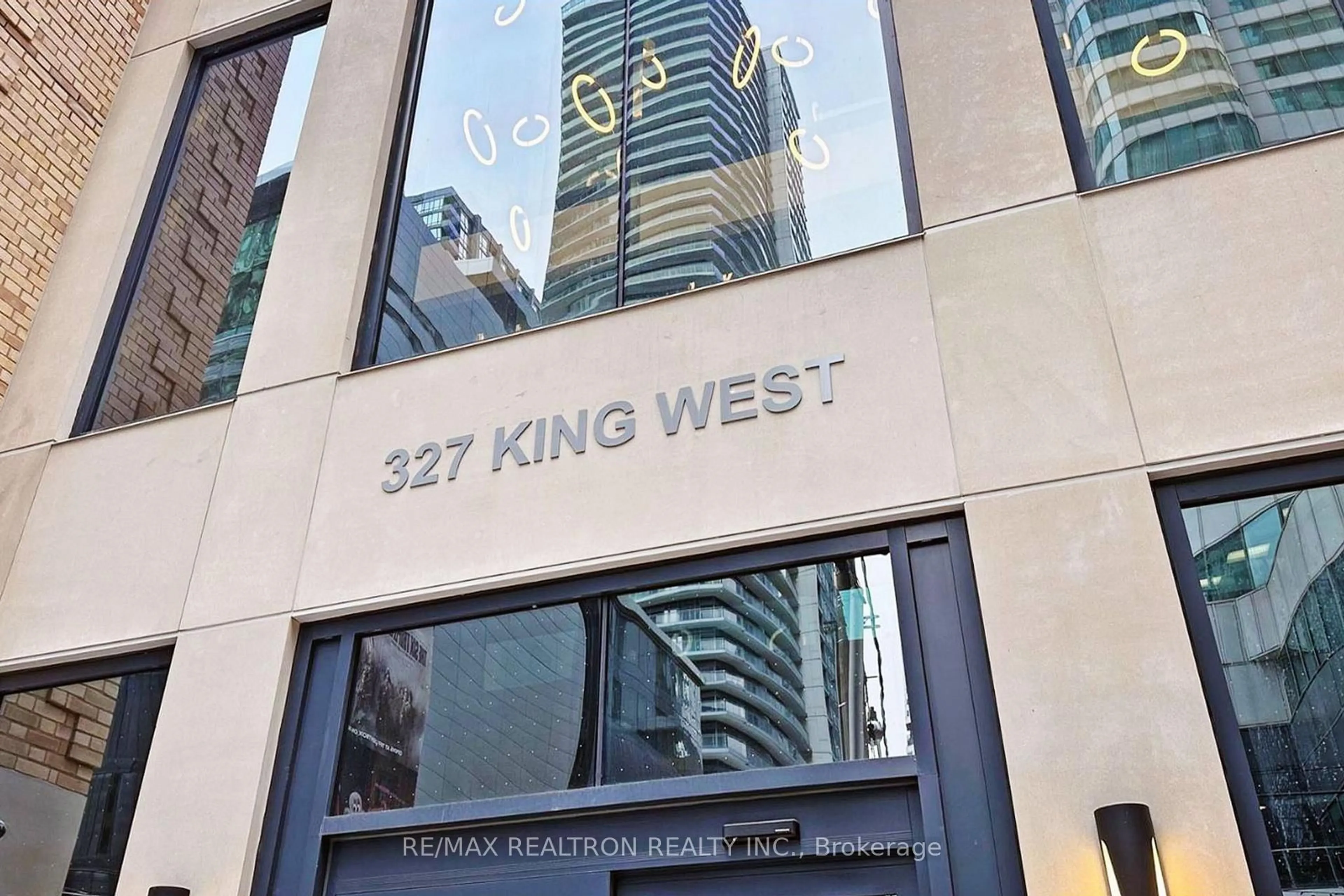 Lobby for 327 King St #4105, Toronto Ontario M5V 0W7