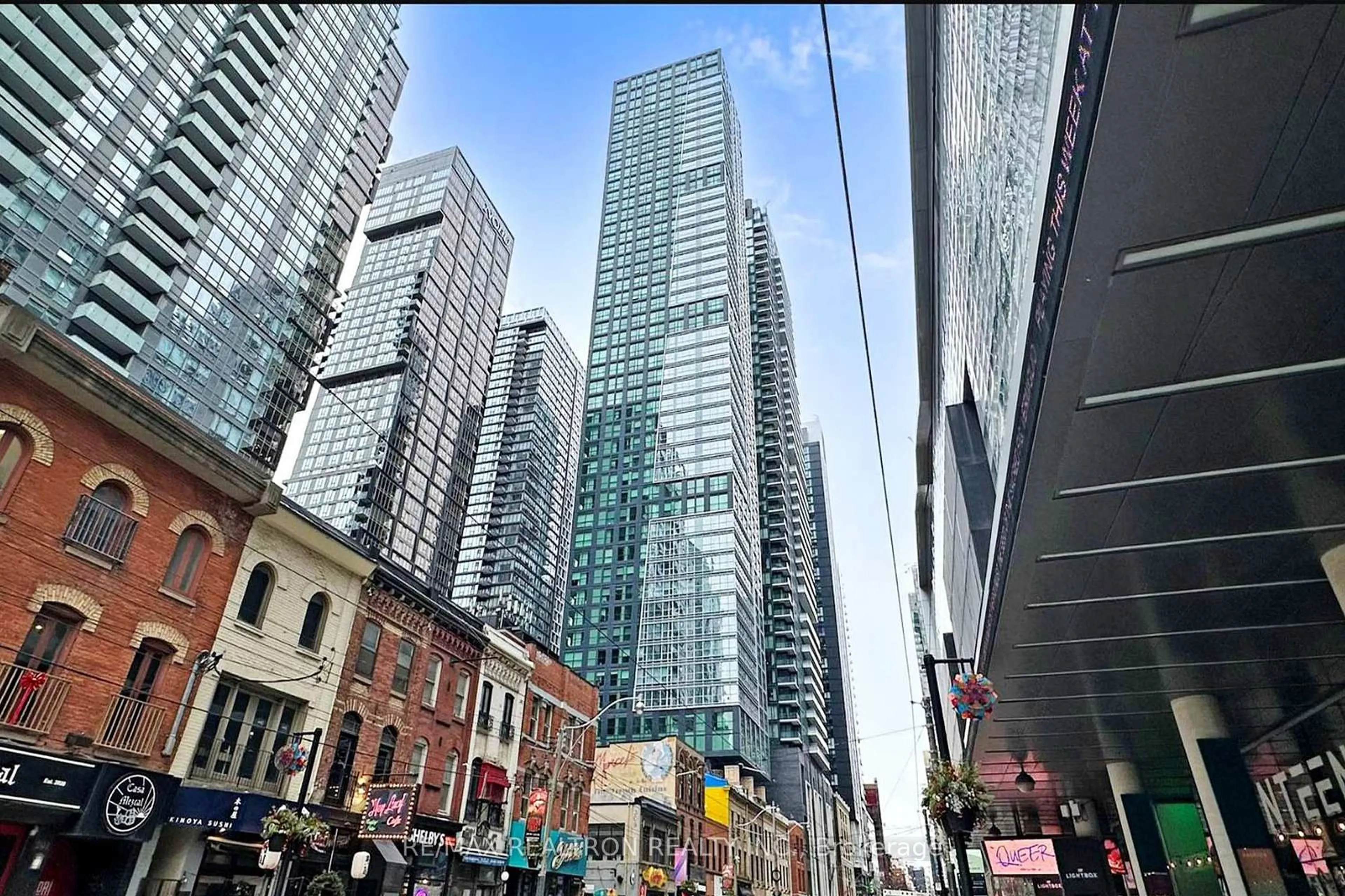 Unknown for 327 King St #4105, Toronto Ontario M5V 0W7
