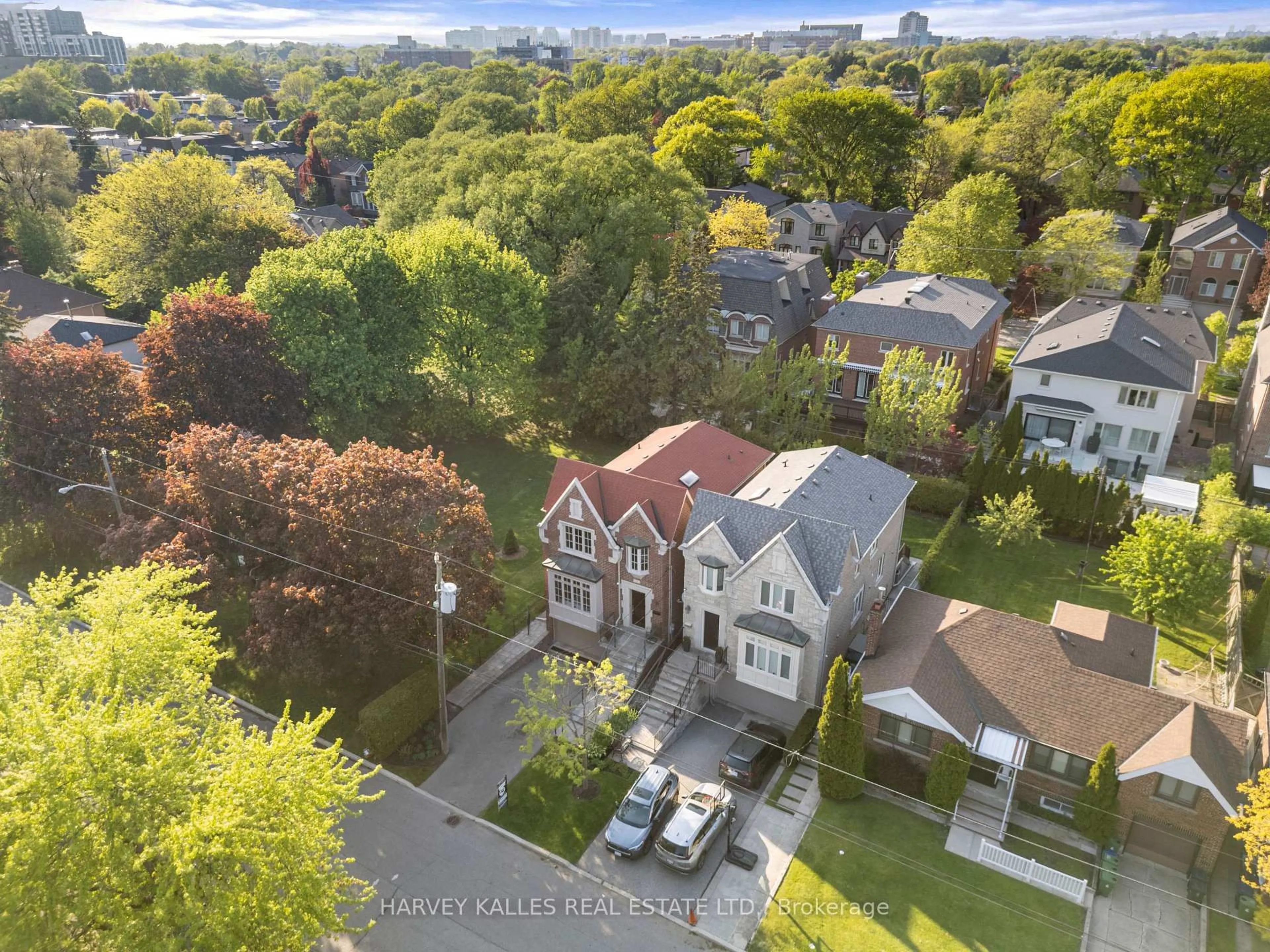 A pic from outside/outdoor area/front of a property/back of a property/a pic from drone, street for 466 Glengarry Ave, Toronto Ontario M5M 1G1