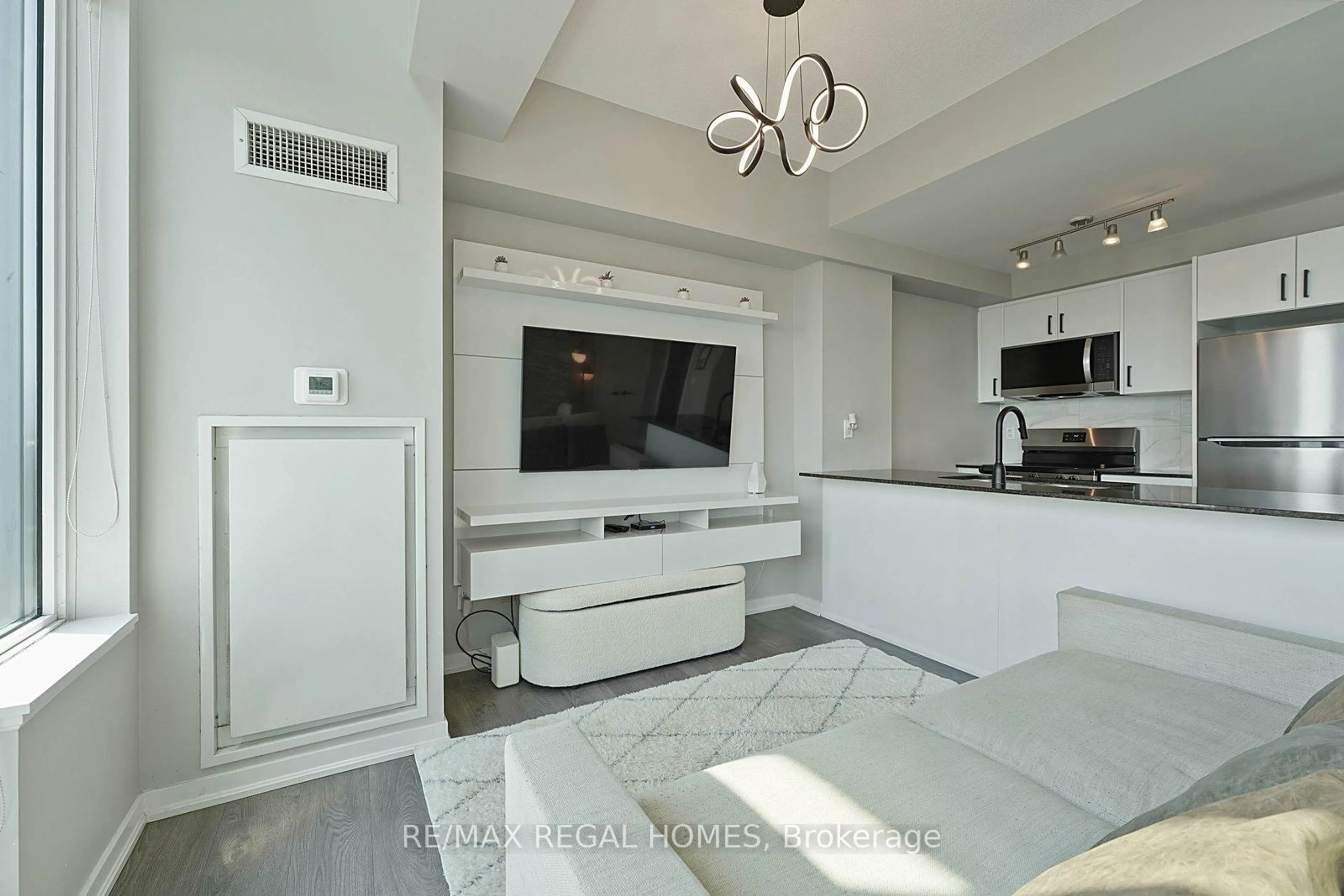 Home theater for 55 East Liberty St #909, Toronto Ontario M6K 3R2