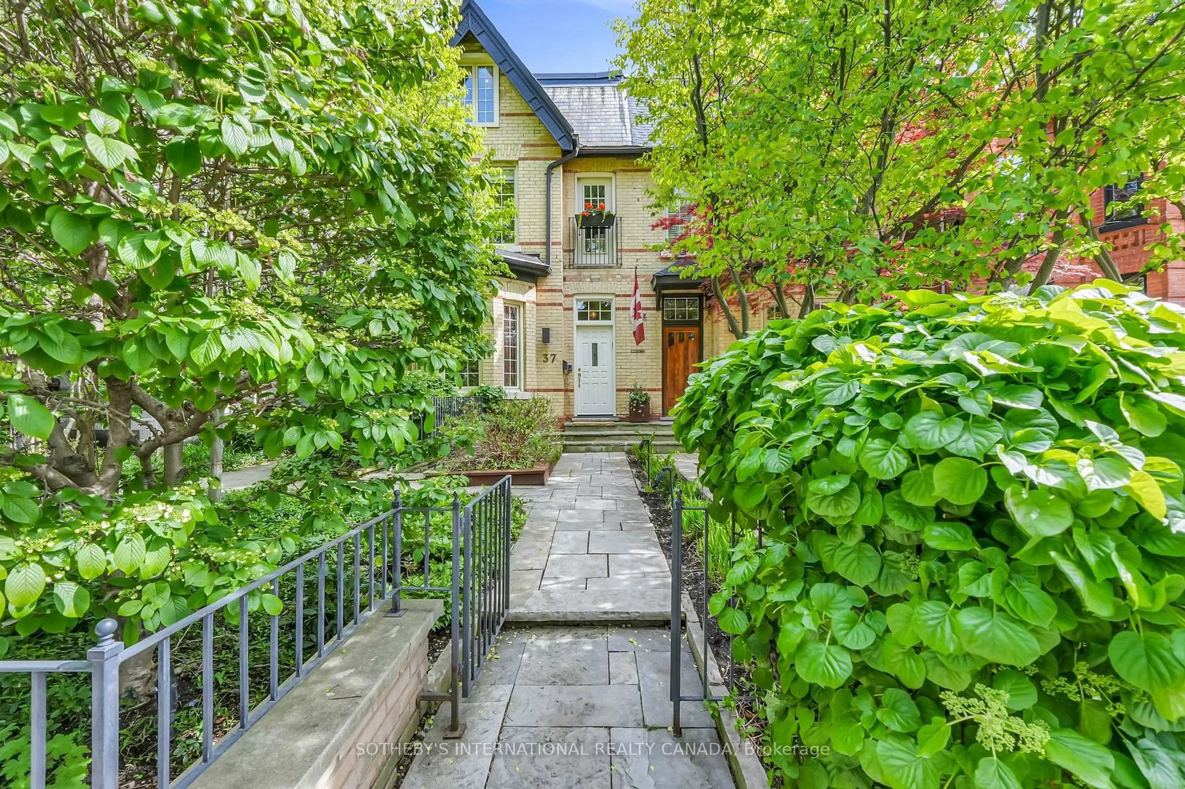 Patio, street for 37 Walker Ave, Toronto Ontario M4V 1G3