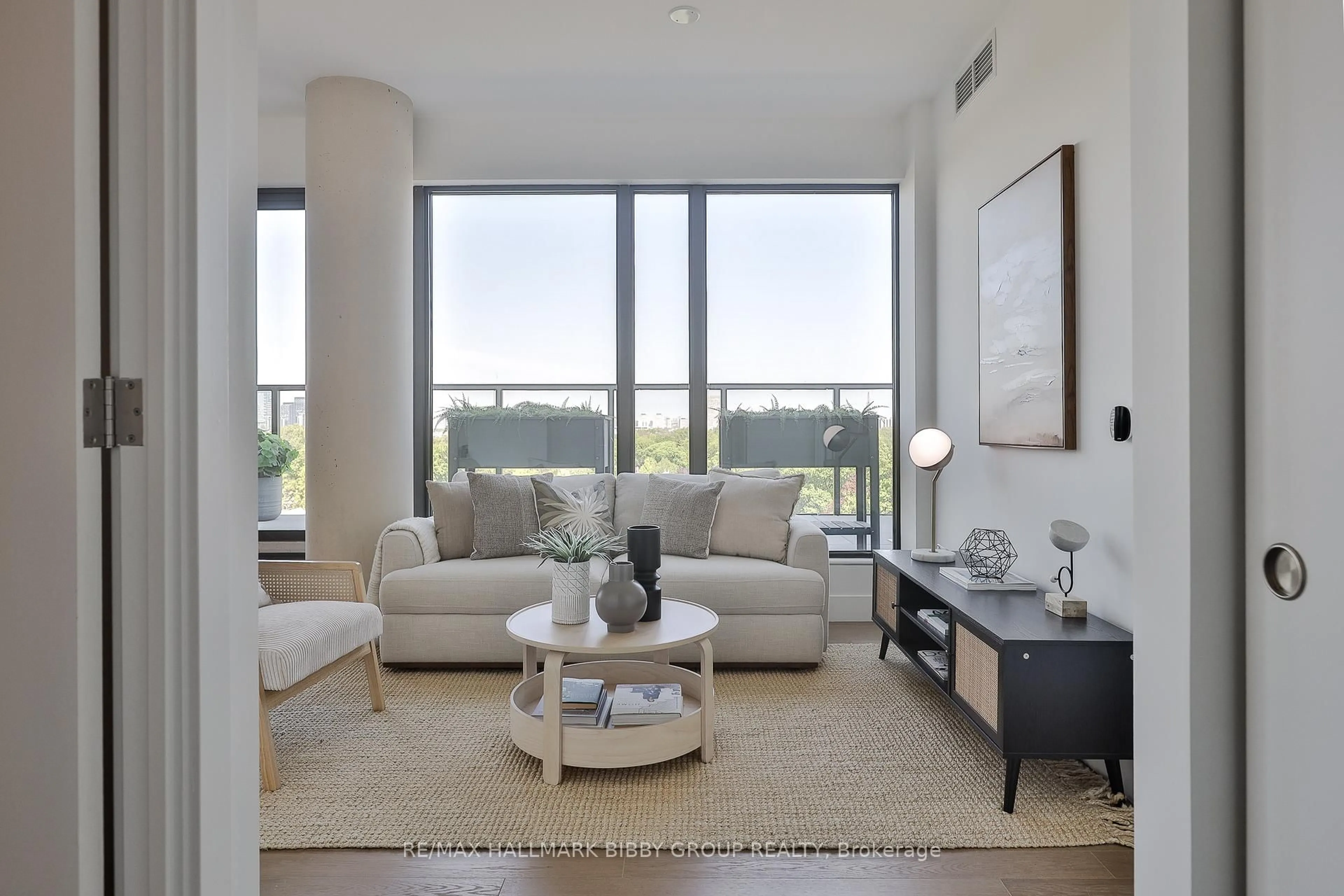 Living room with furniture, unknown for 1414 Bayview Ave #702, Toronto Ontario M4G 3A7