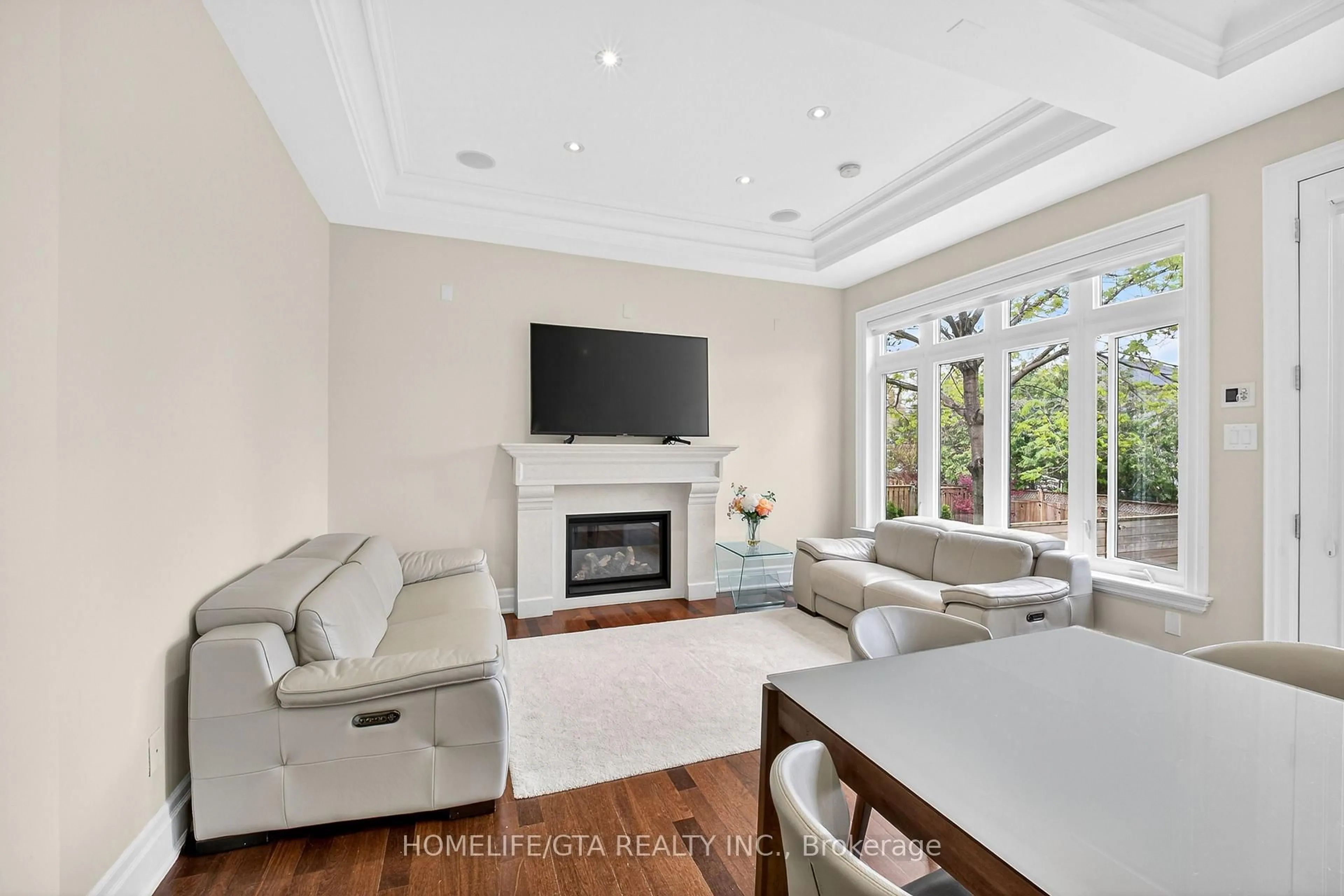 Living room with furniture, unknown for 674 Bedford Park Ave, Toronto Ontario M5M 1K3
